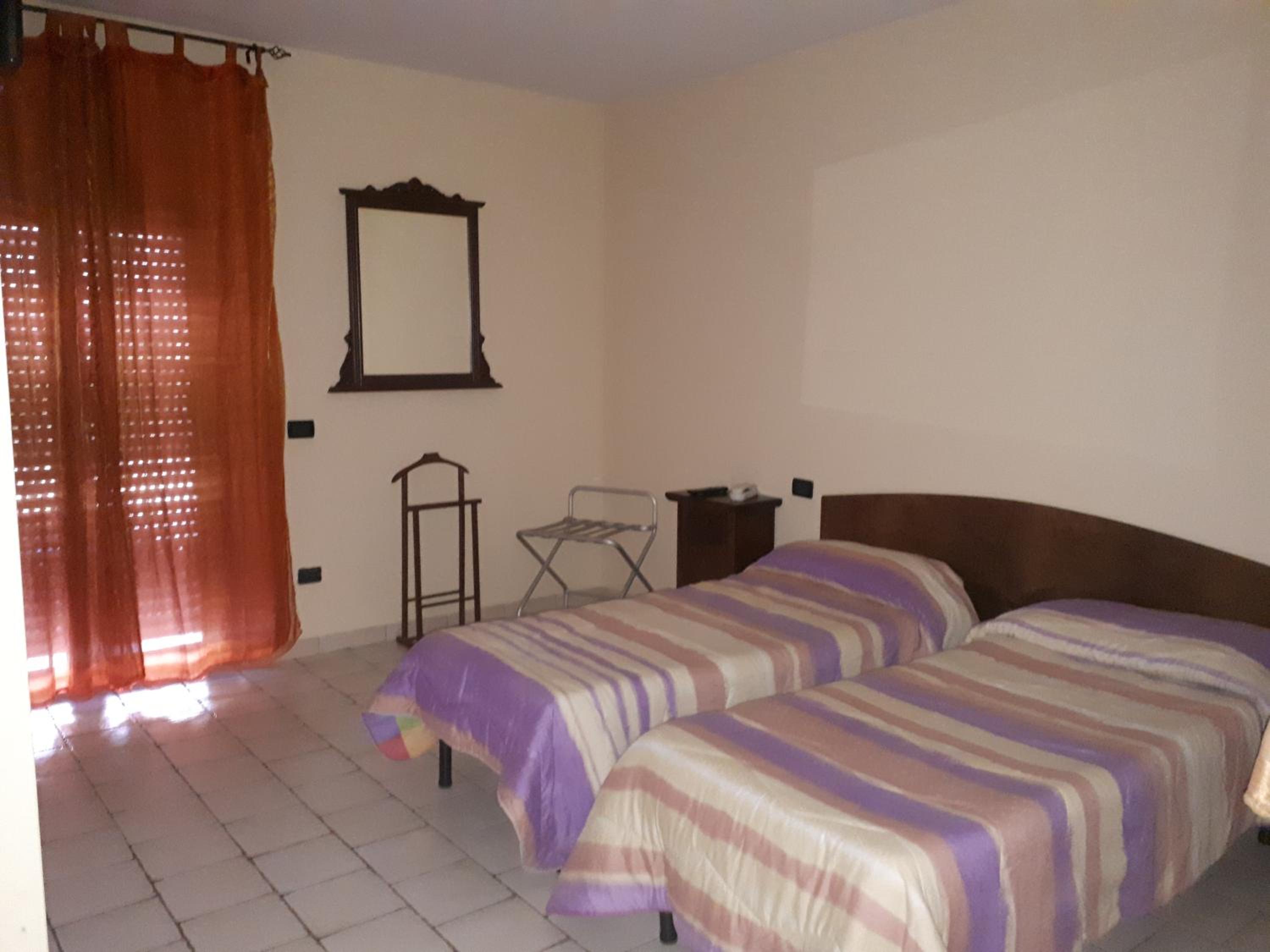 Budget Twin Room photo 3