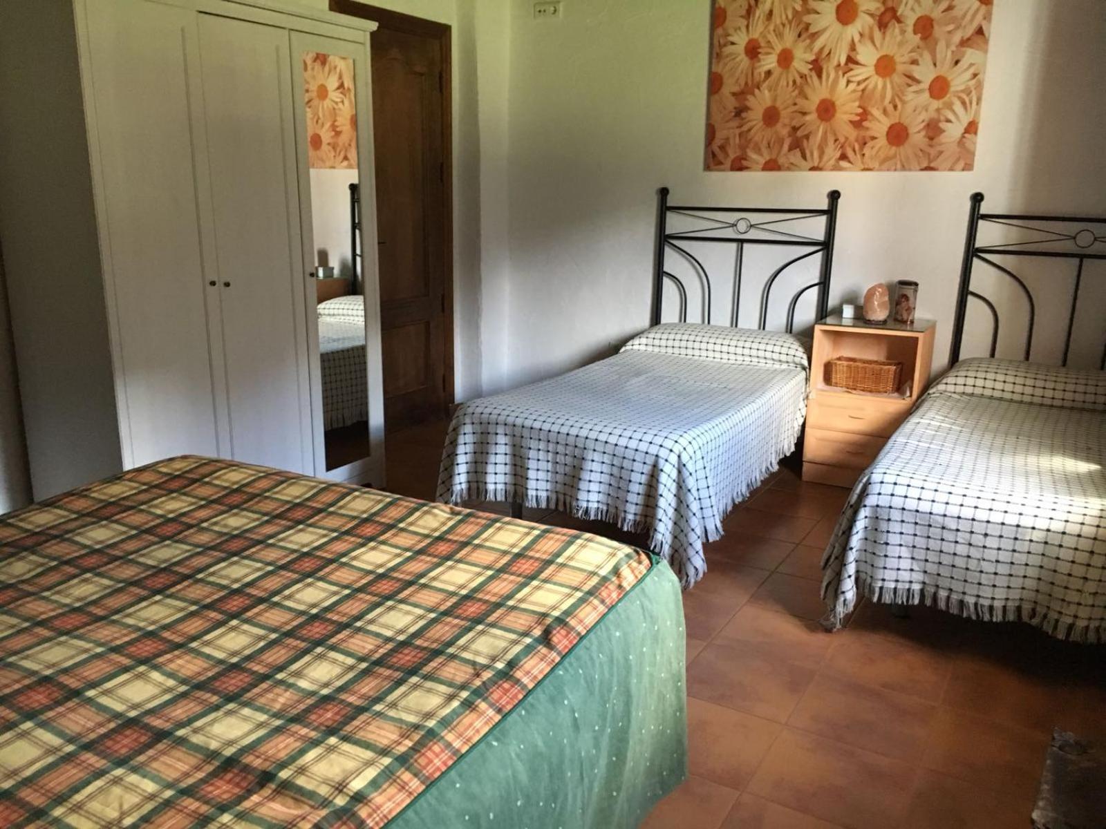 Three-Bedroom Cottage (6-8 Adults) photo 3