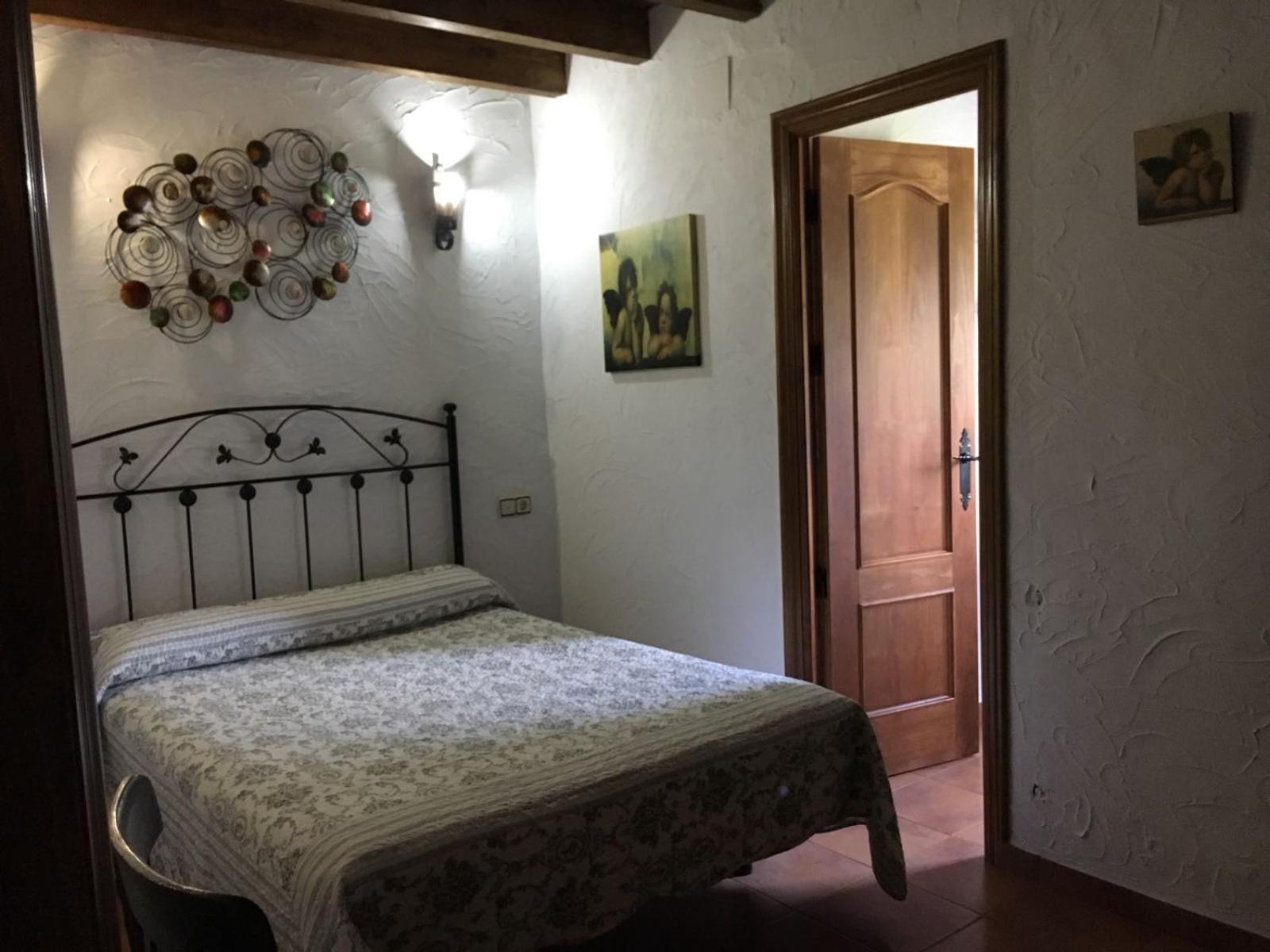 Three-Bedroom Cottage (6-8 Adults) photo 2