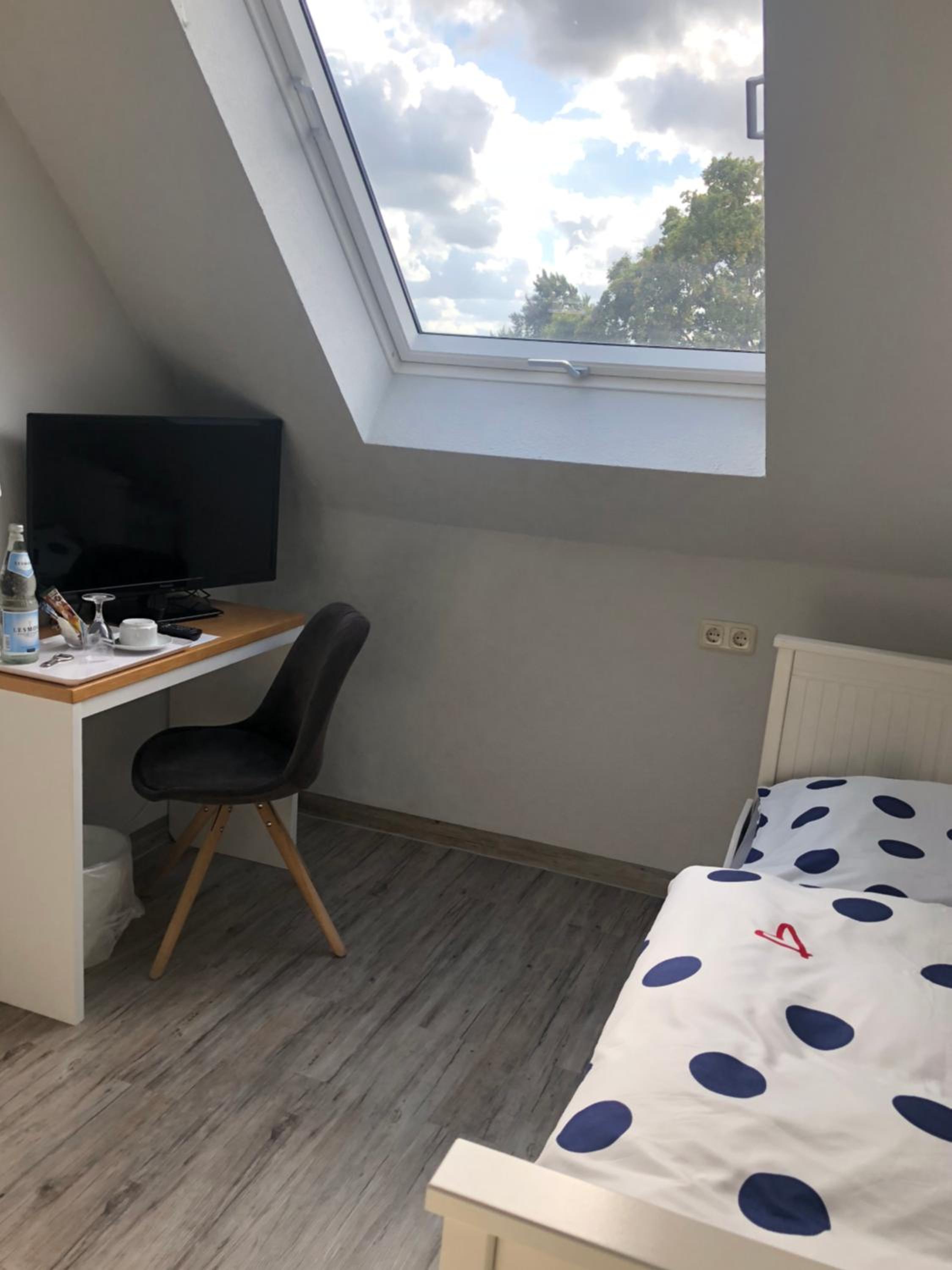 Single Room with Private External Bathroom photo 2
