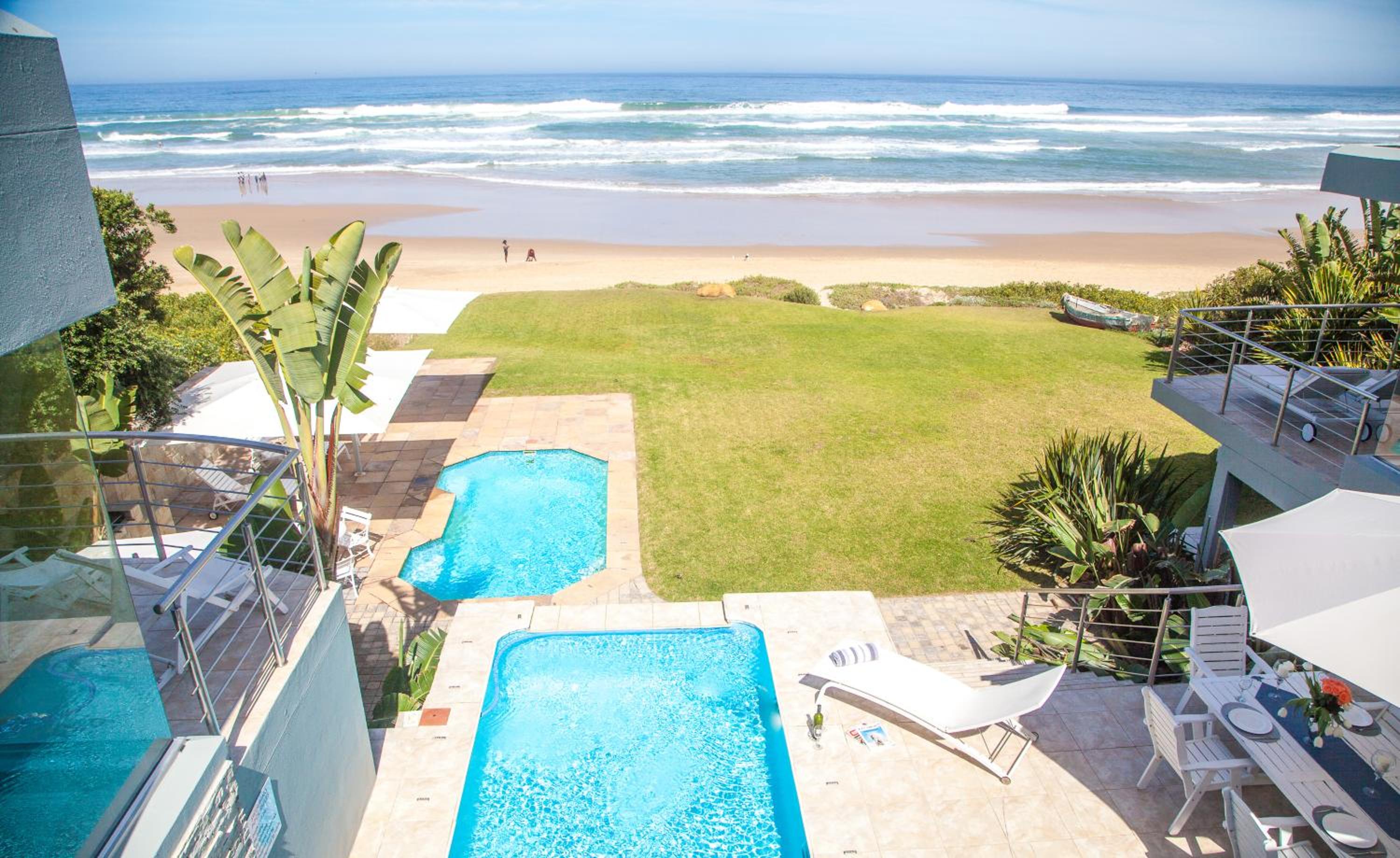 Villa with Private Pool - Photo 2