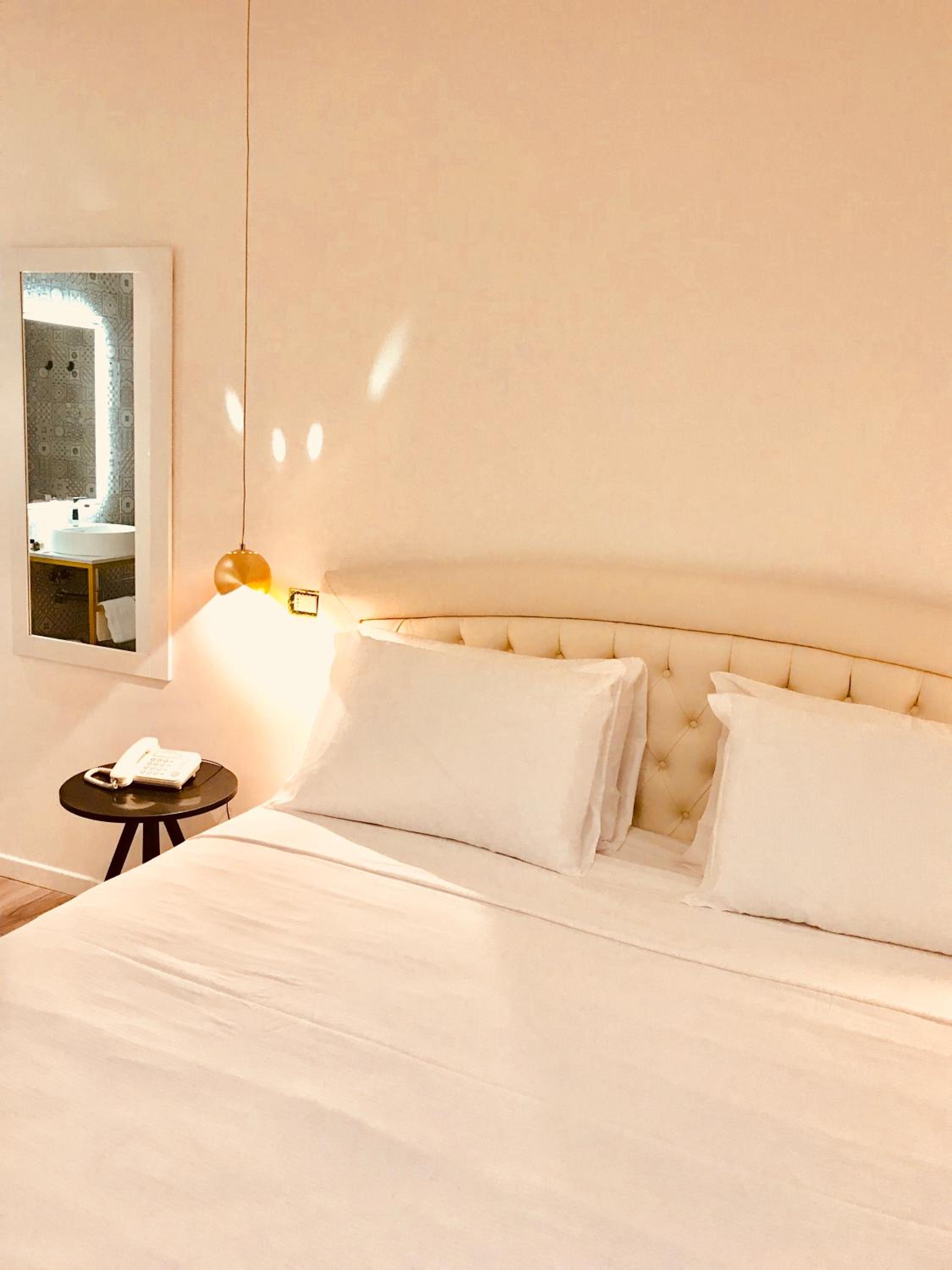 Deluxe Double Room with Spa Access - Photo 5