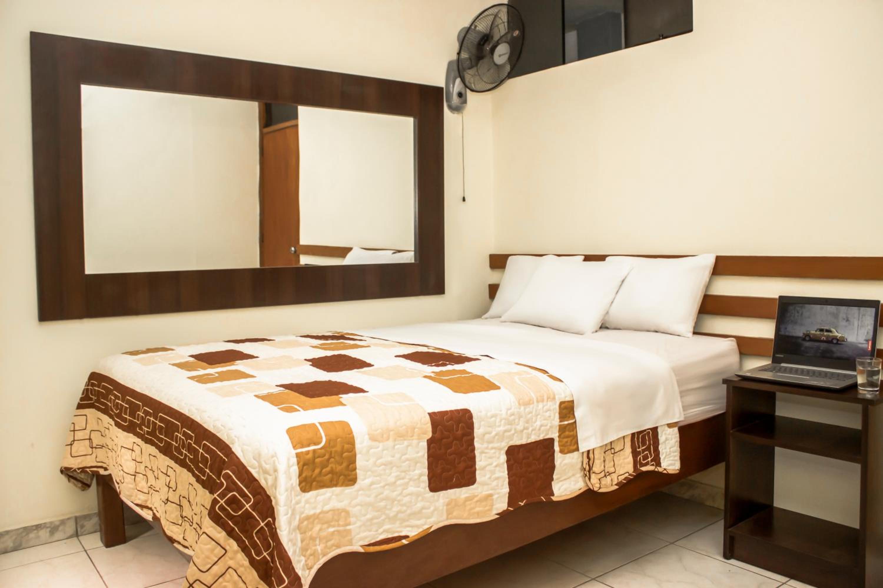 Single Room with Bathroom photo 1