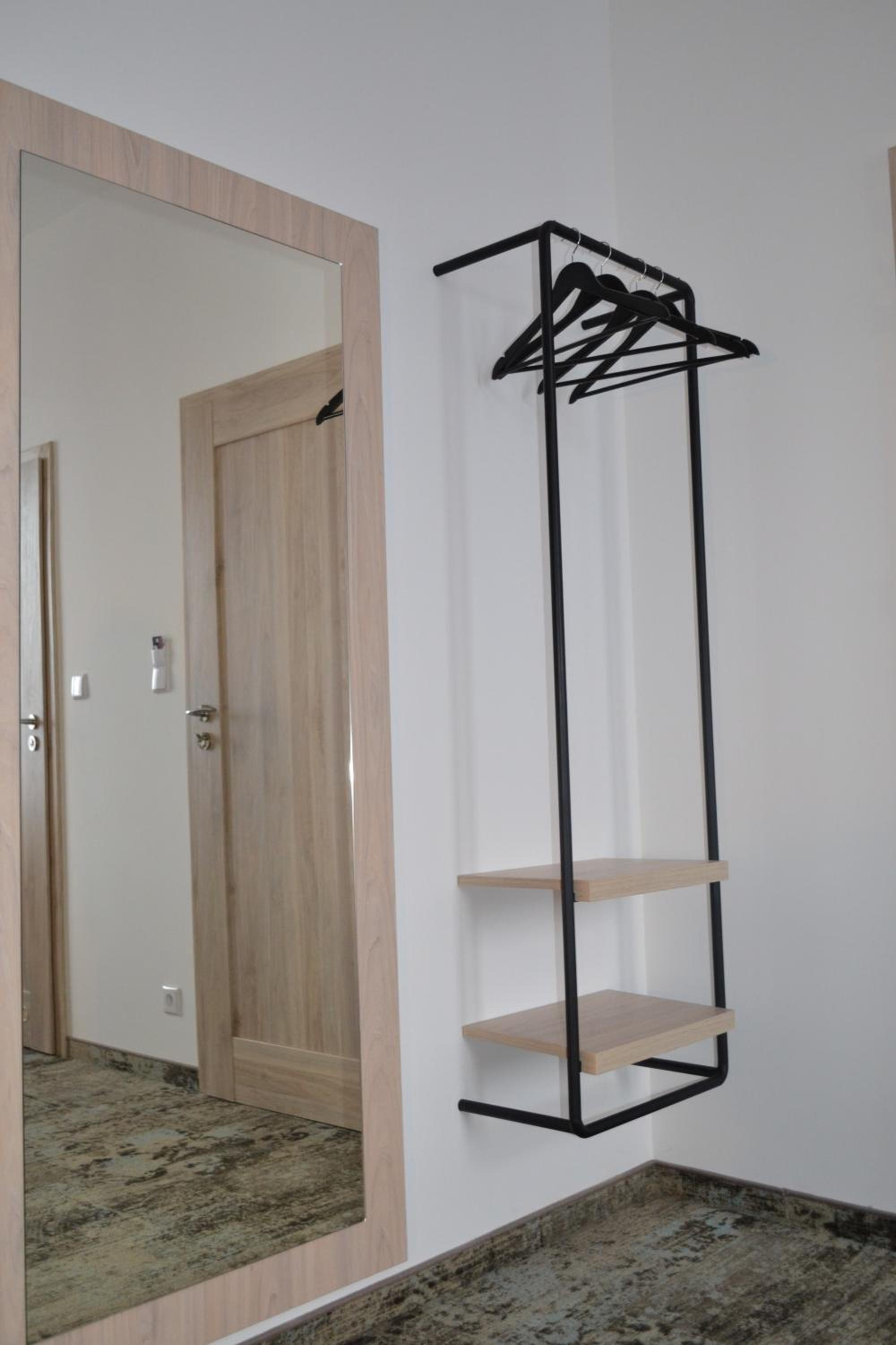 Large Double or Twin Room with Bathroom - Photo 4