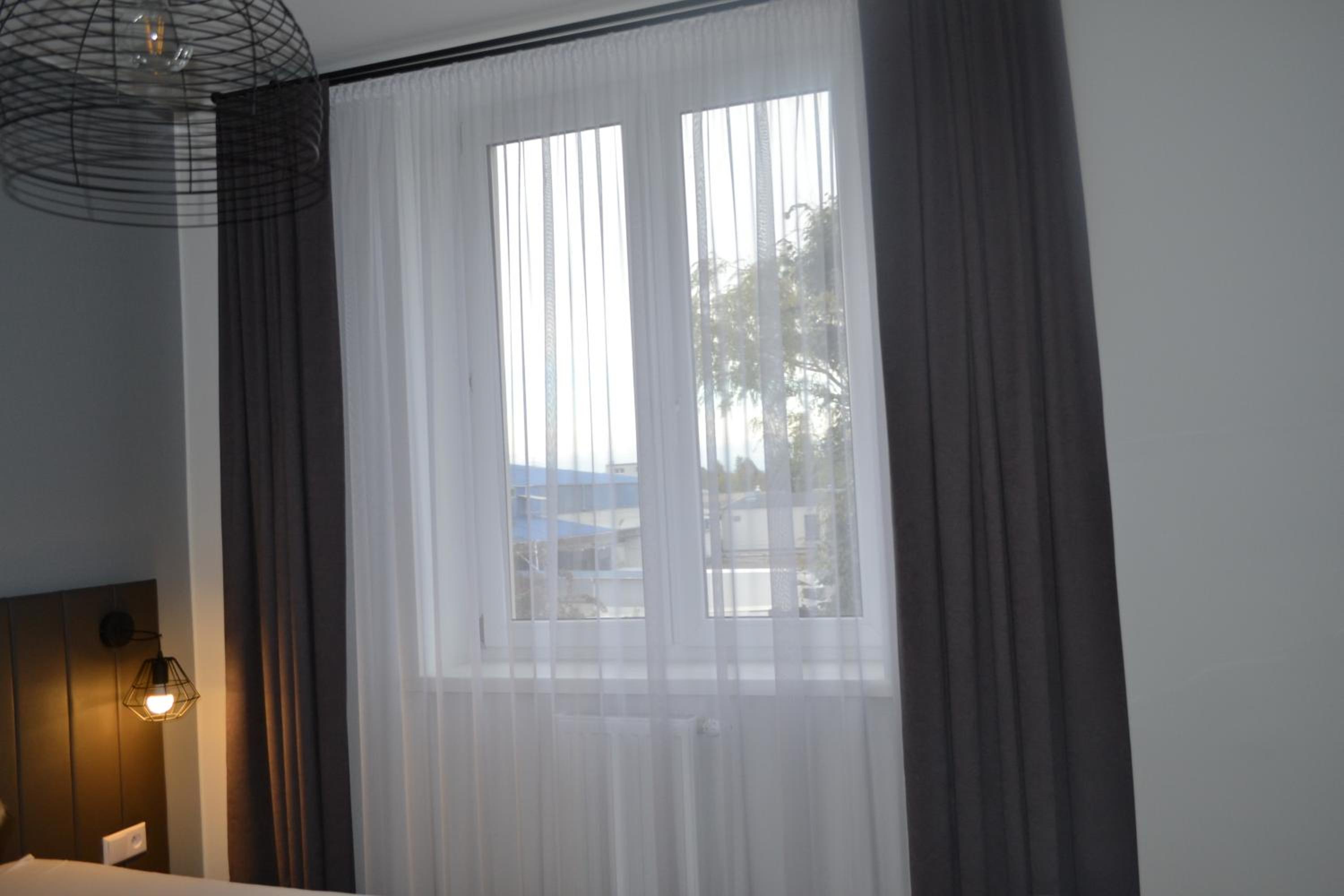 Large Double or Twin Room with Bathroom - Photo 14