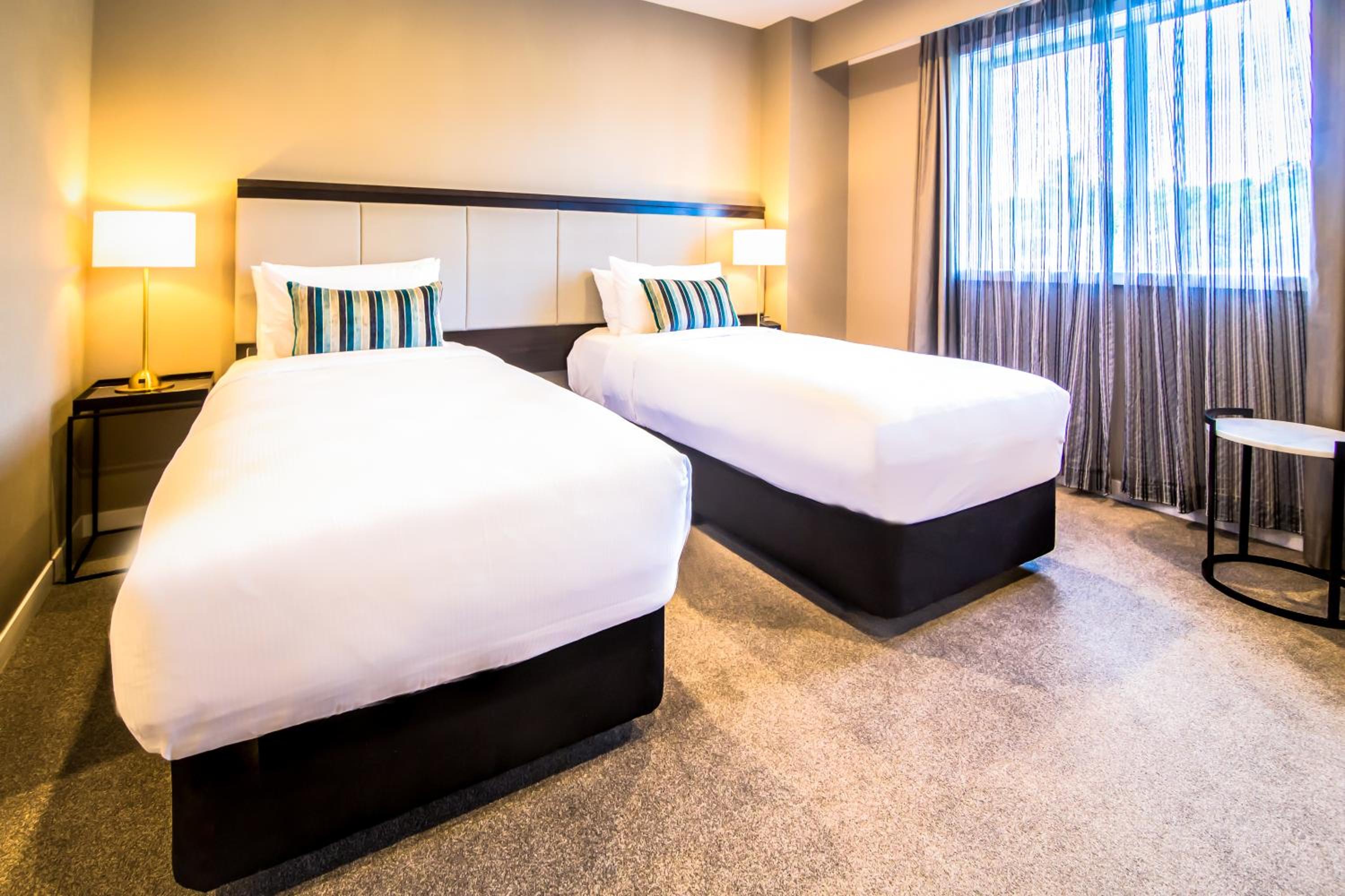 Superior Twin Room thumbnail 6