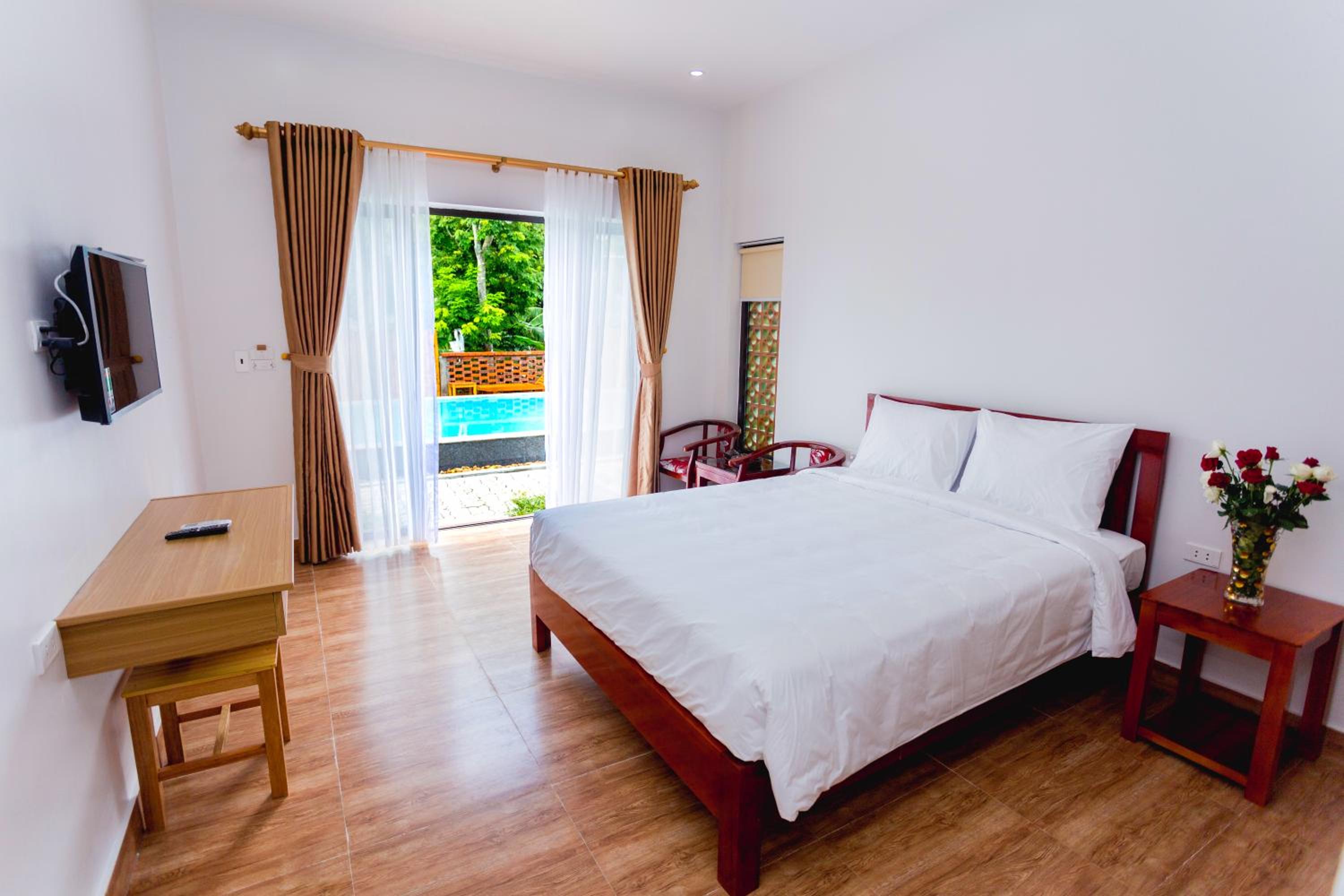 Superior Double or Twin Room with Pool View