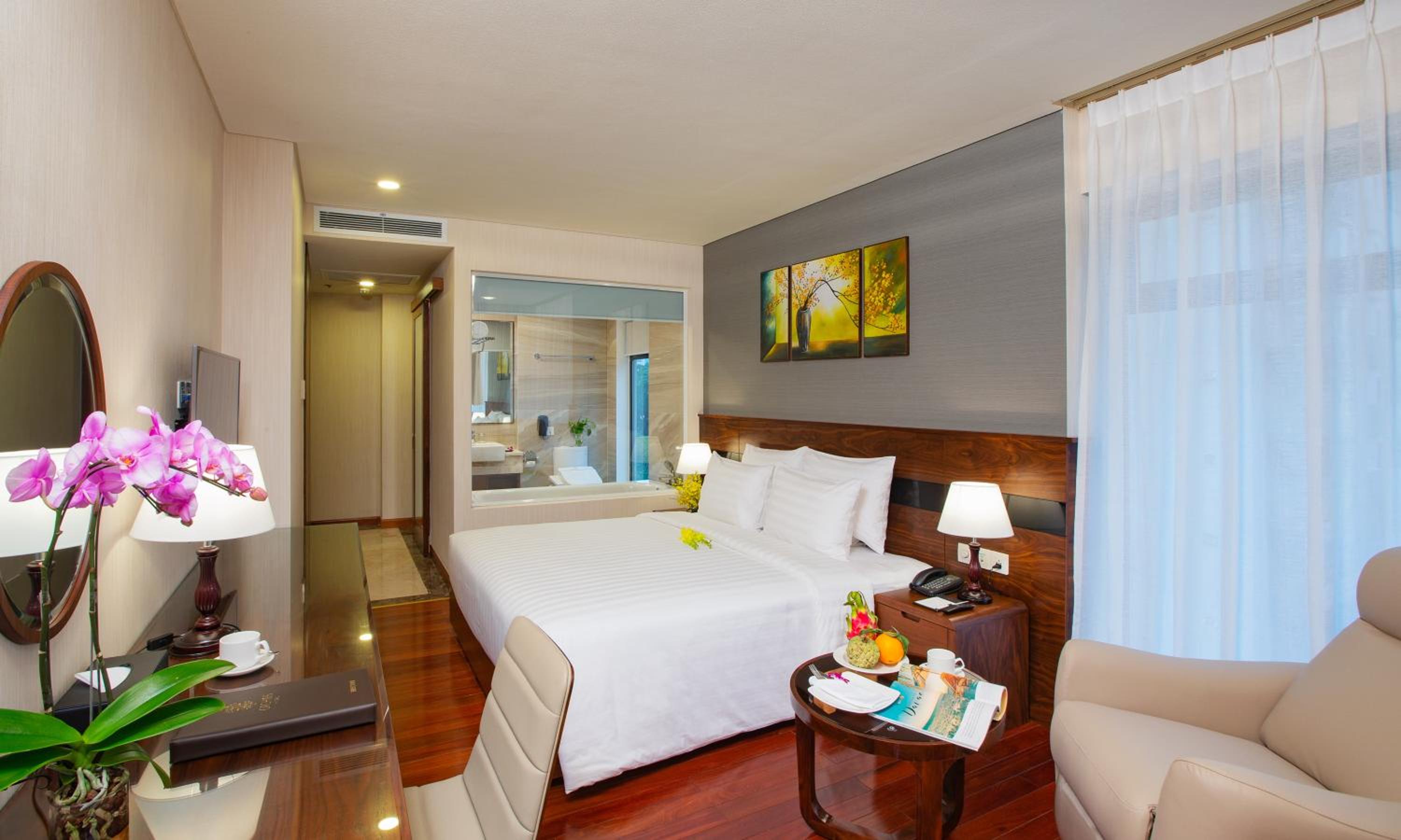 Premium Deluxe Double or Twin High Floor with City View photo 2