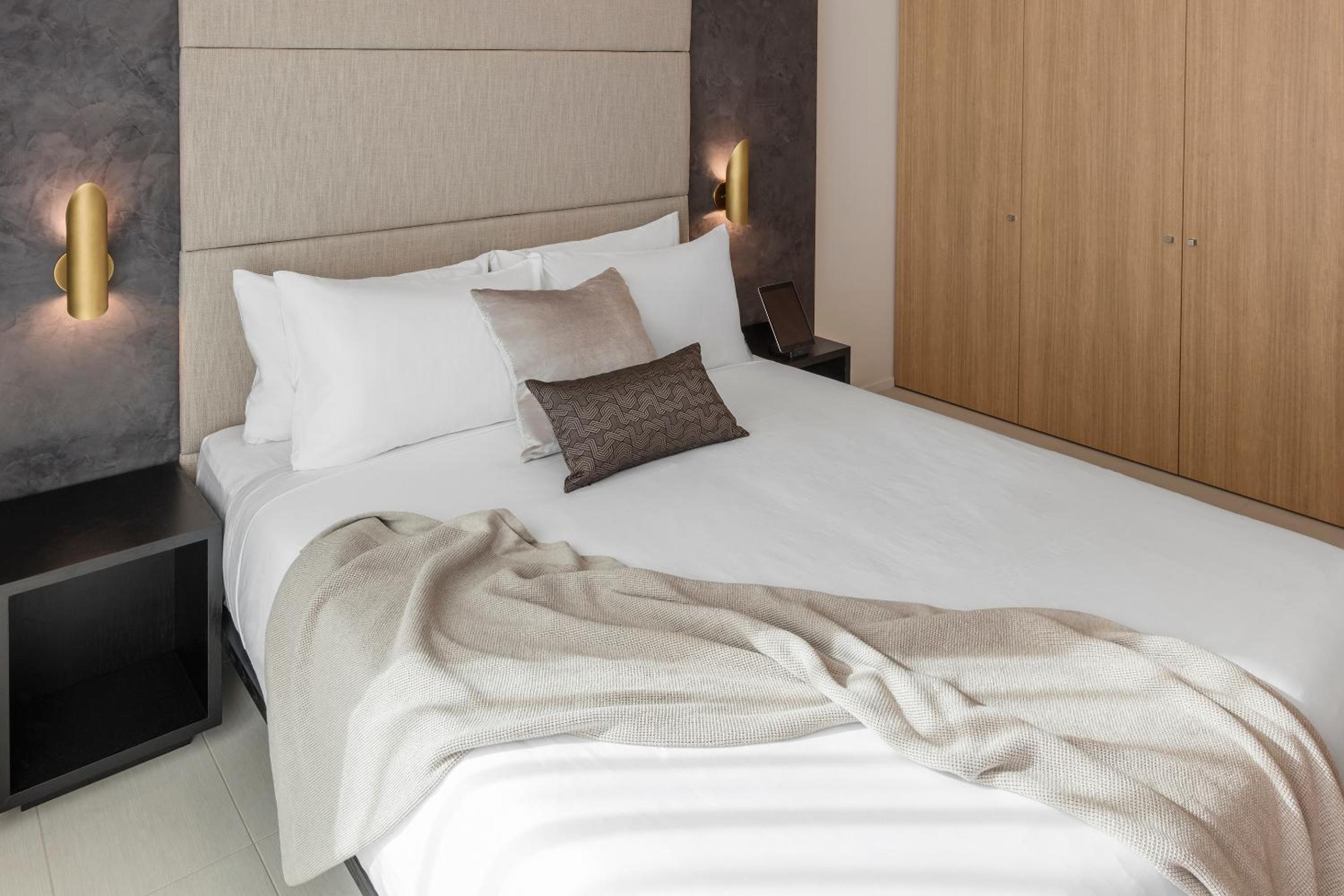 Premier One-Bedroom Suite