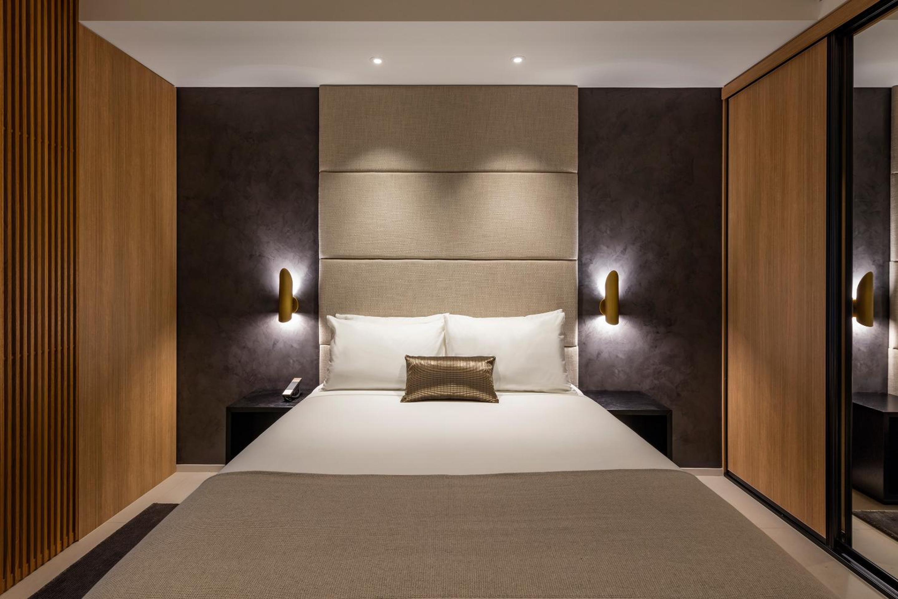 Deluxe Studio Suite