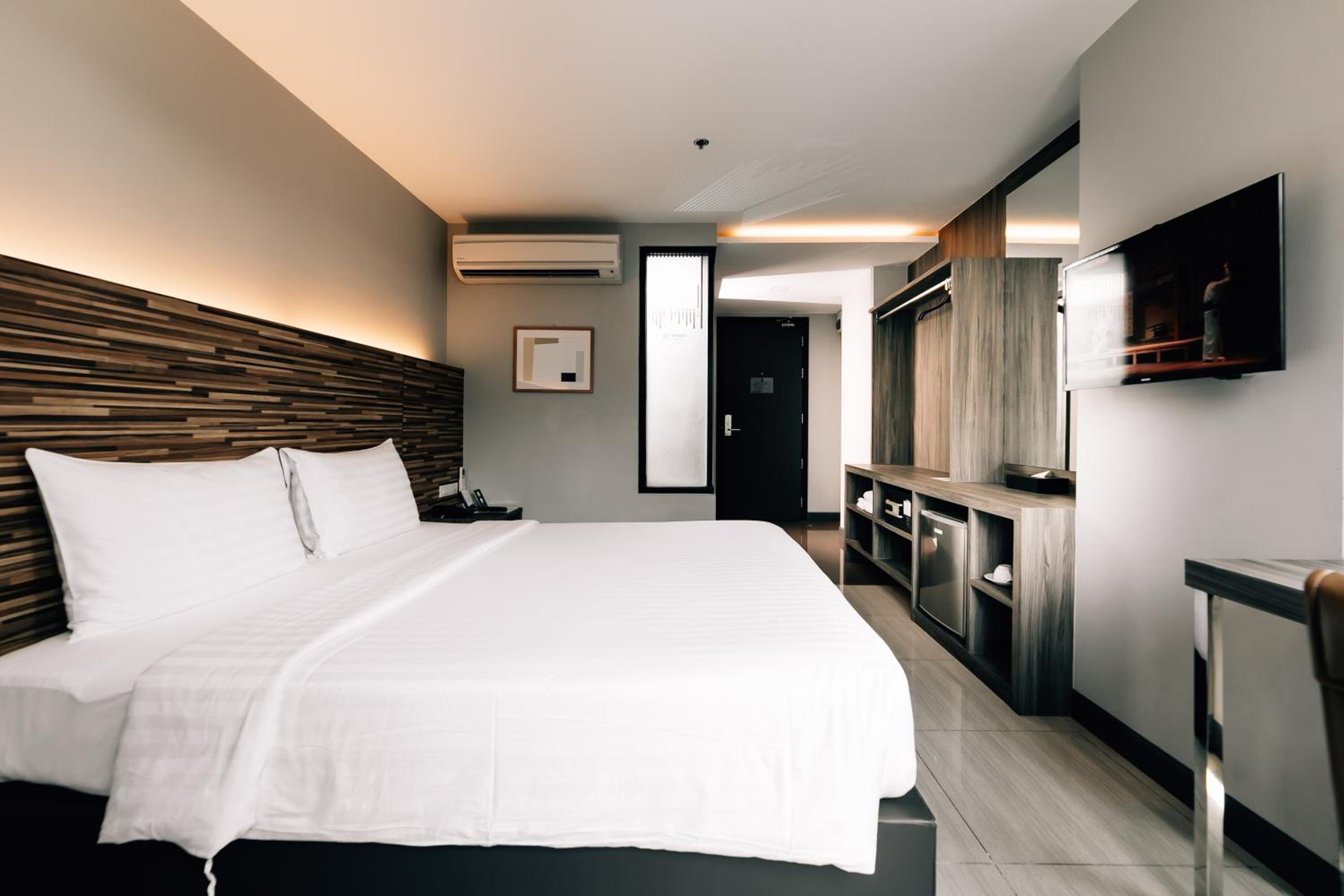 Modern Deluxe Double or Twin Room