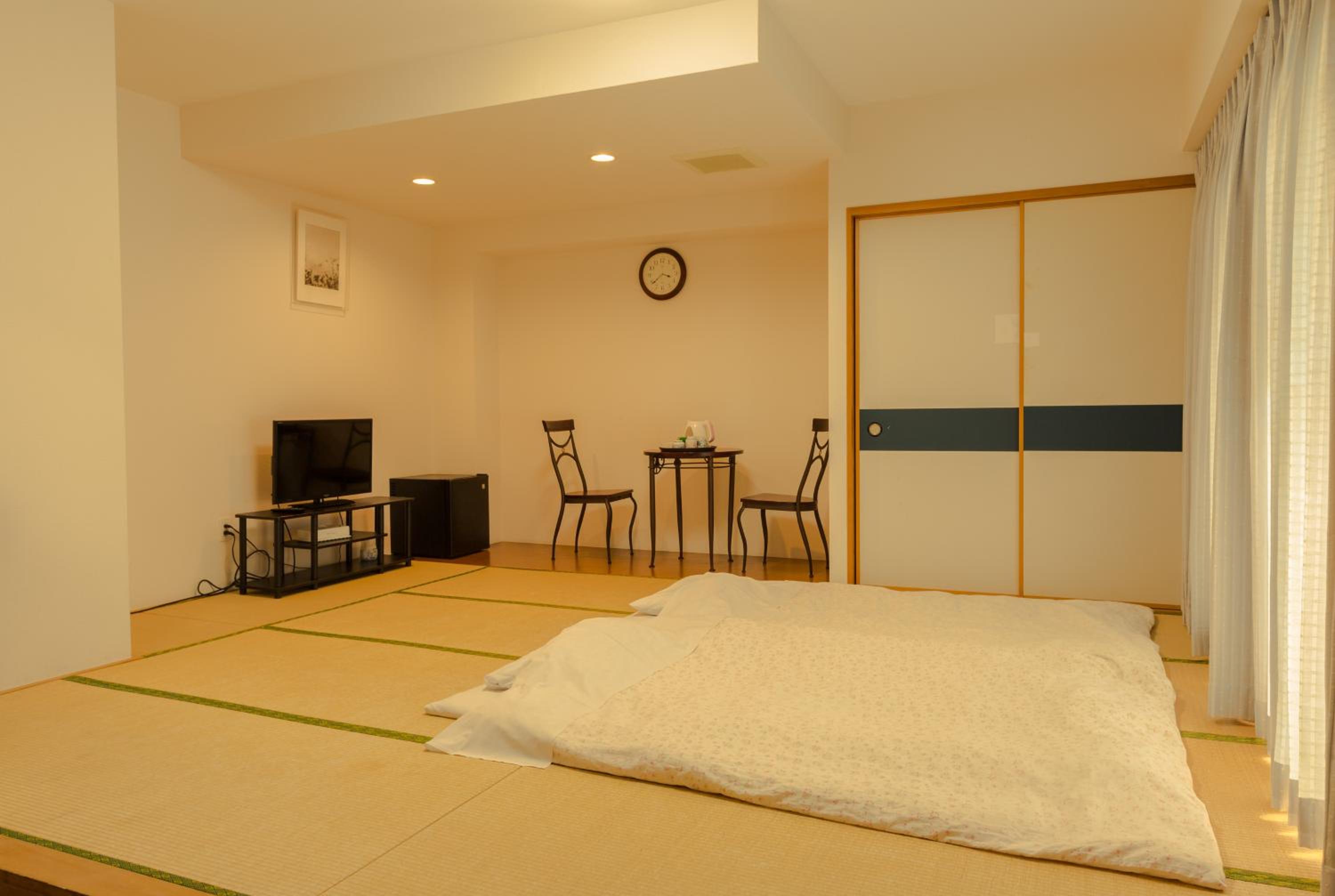 Family Room with Mountain View photo 3