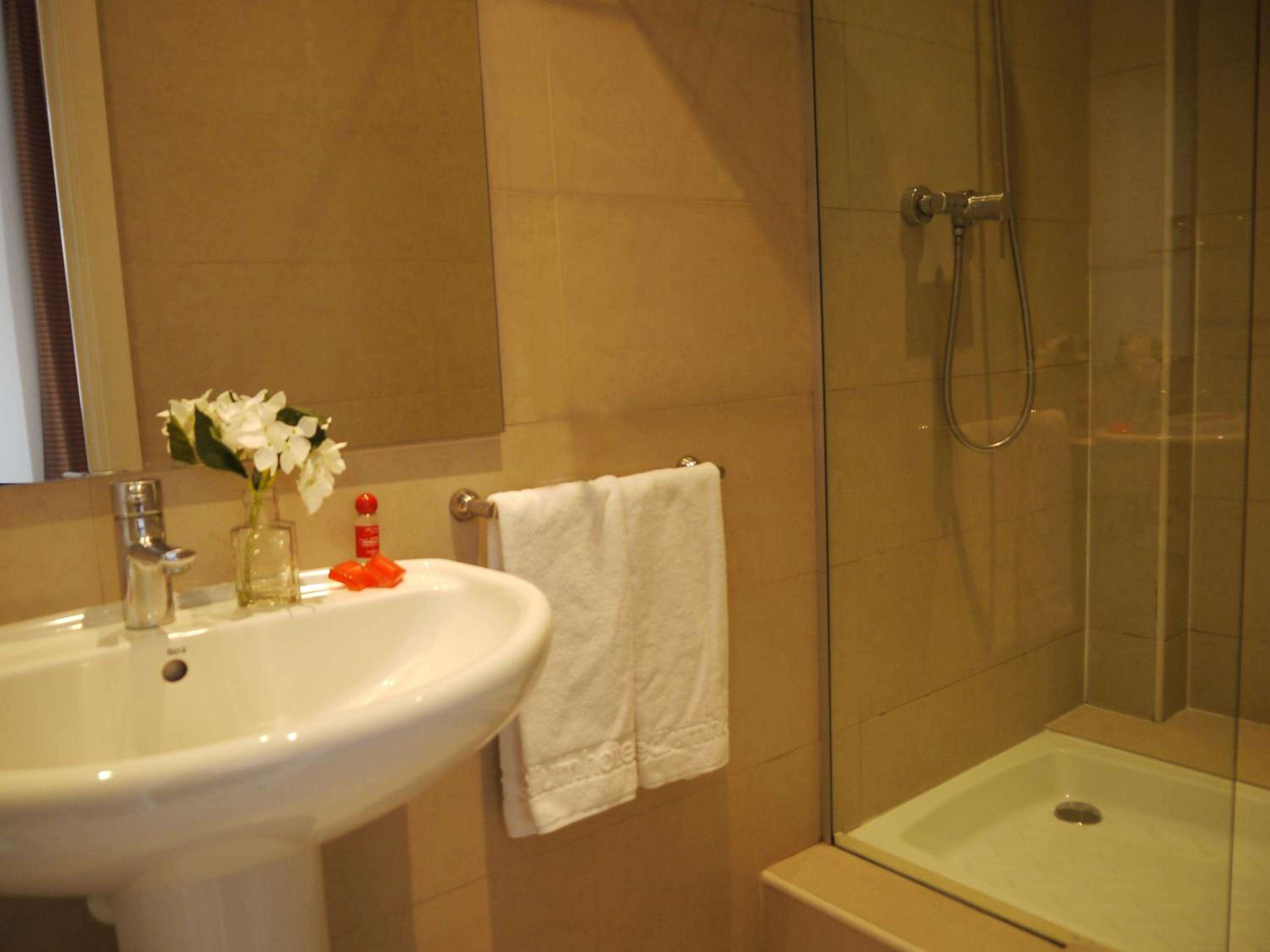 Double Room with Balcony and views to Montjüic photo 3