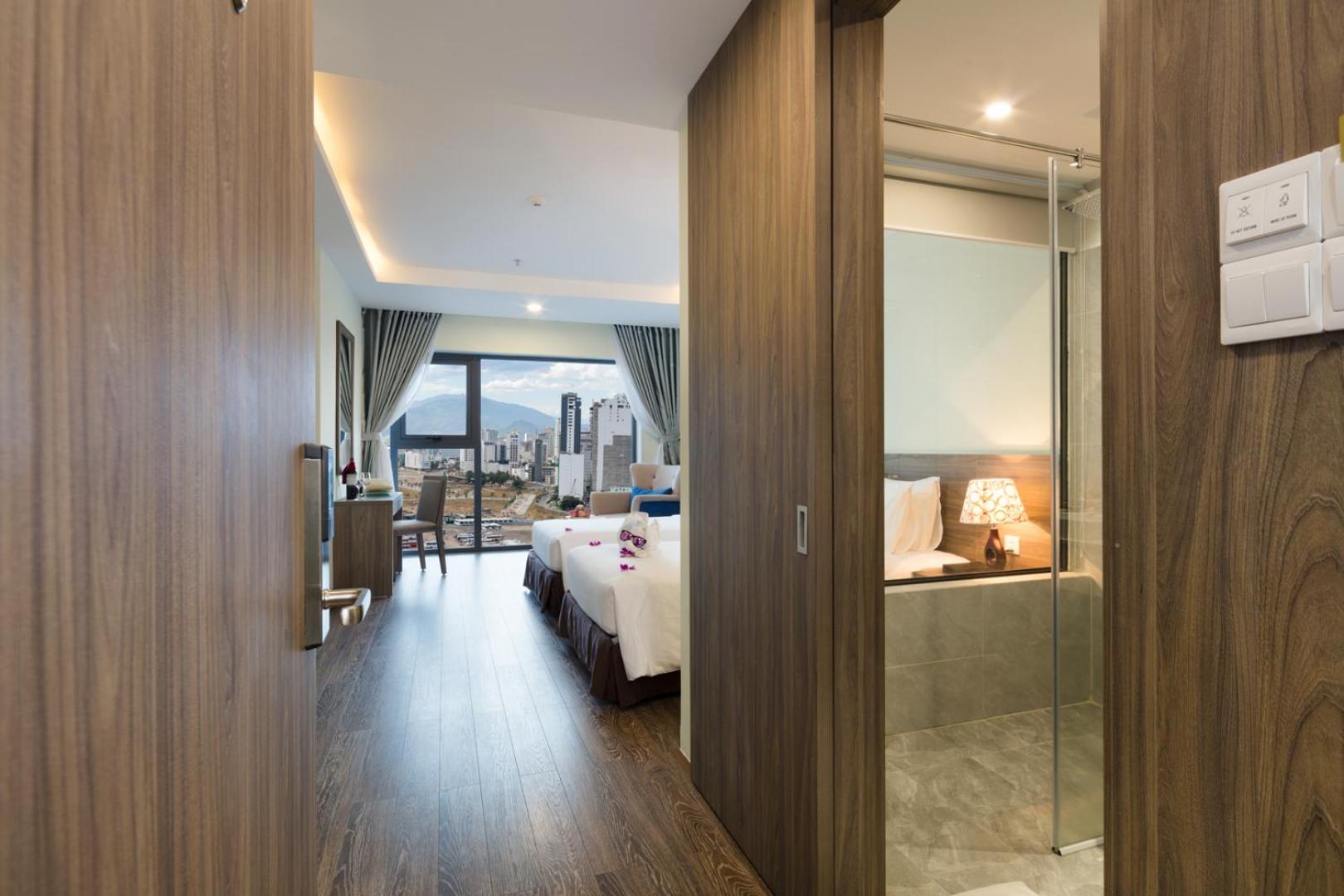 Superior Double or Twin Room with City View photo 2