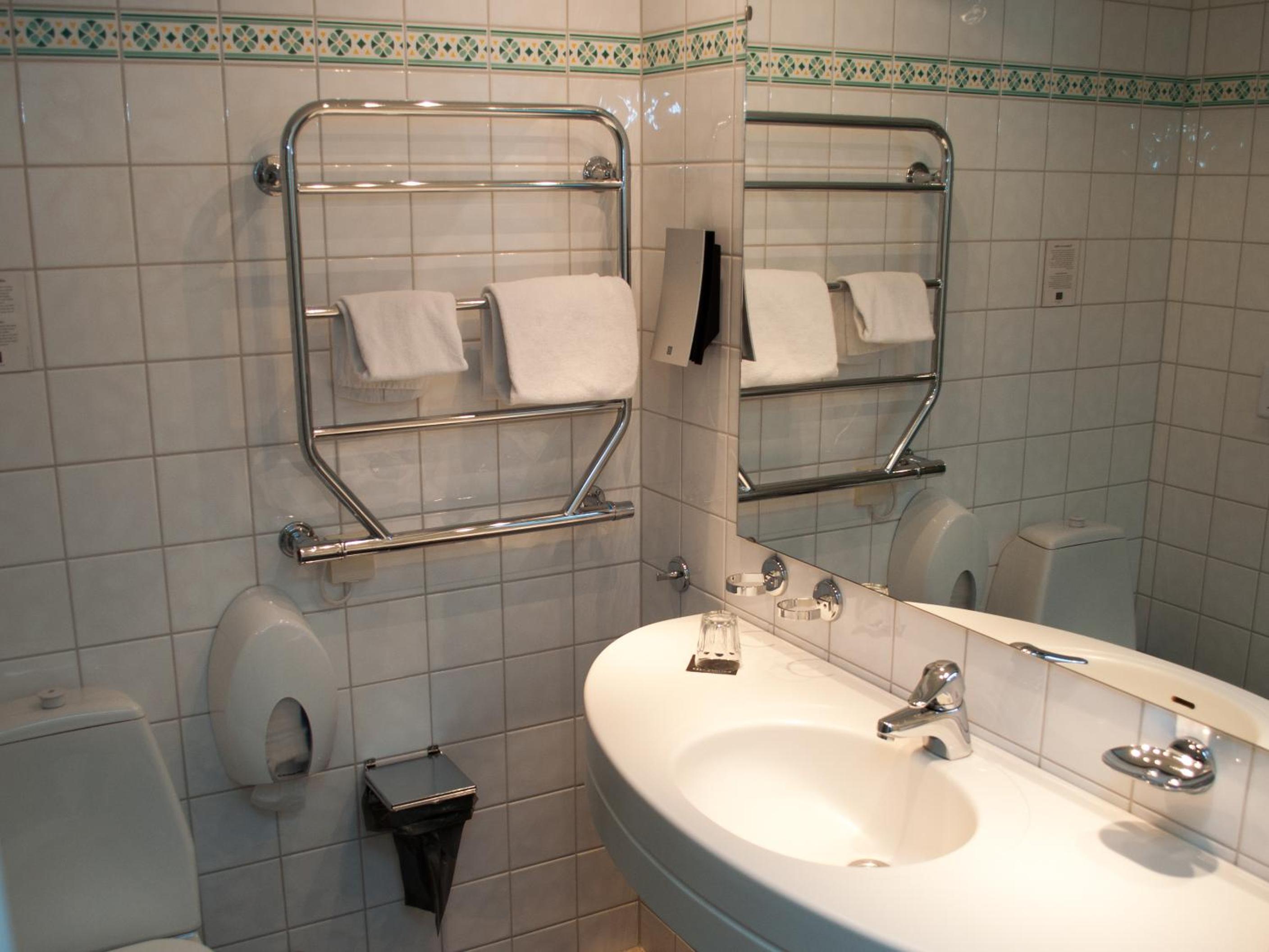Standard Double or Twin Room - Photo 5
