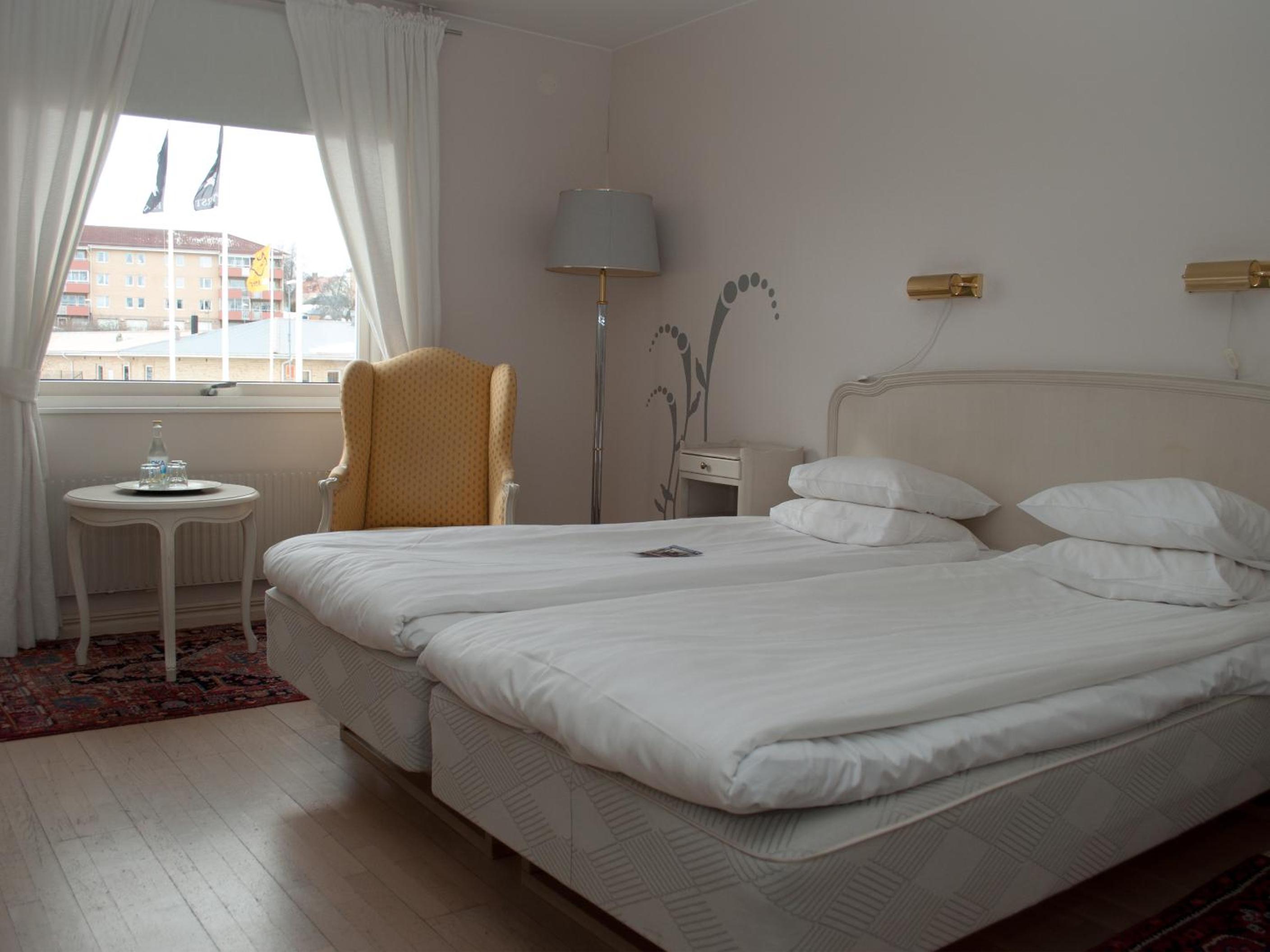 Standard Double or Twin Room - Photo 12