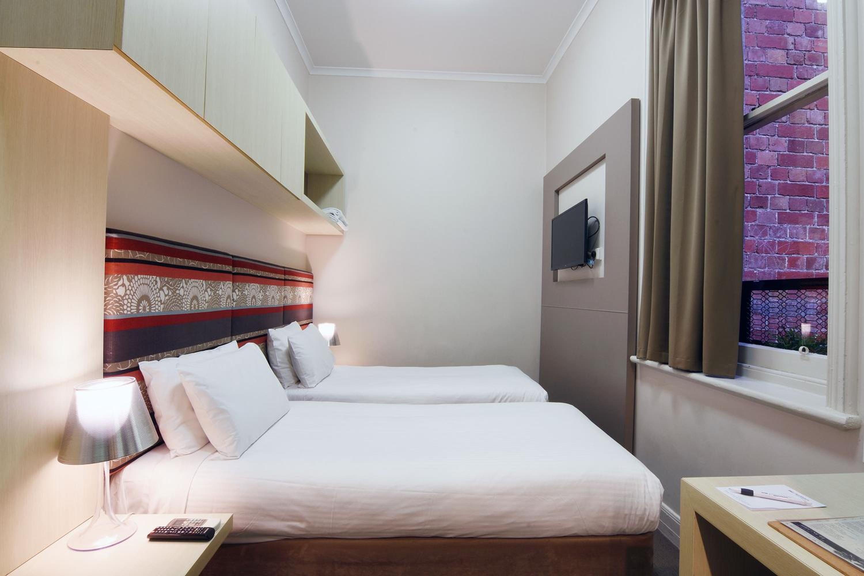 Standard Twin Room - Photo 5