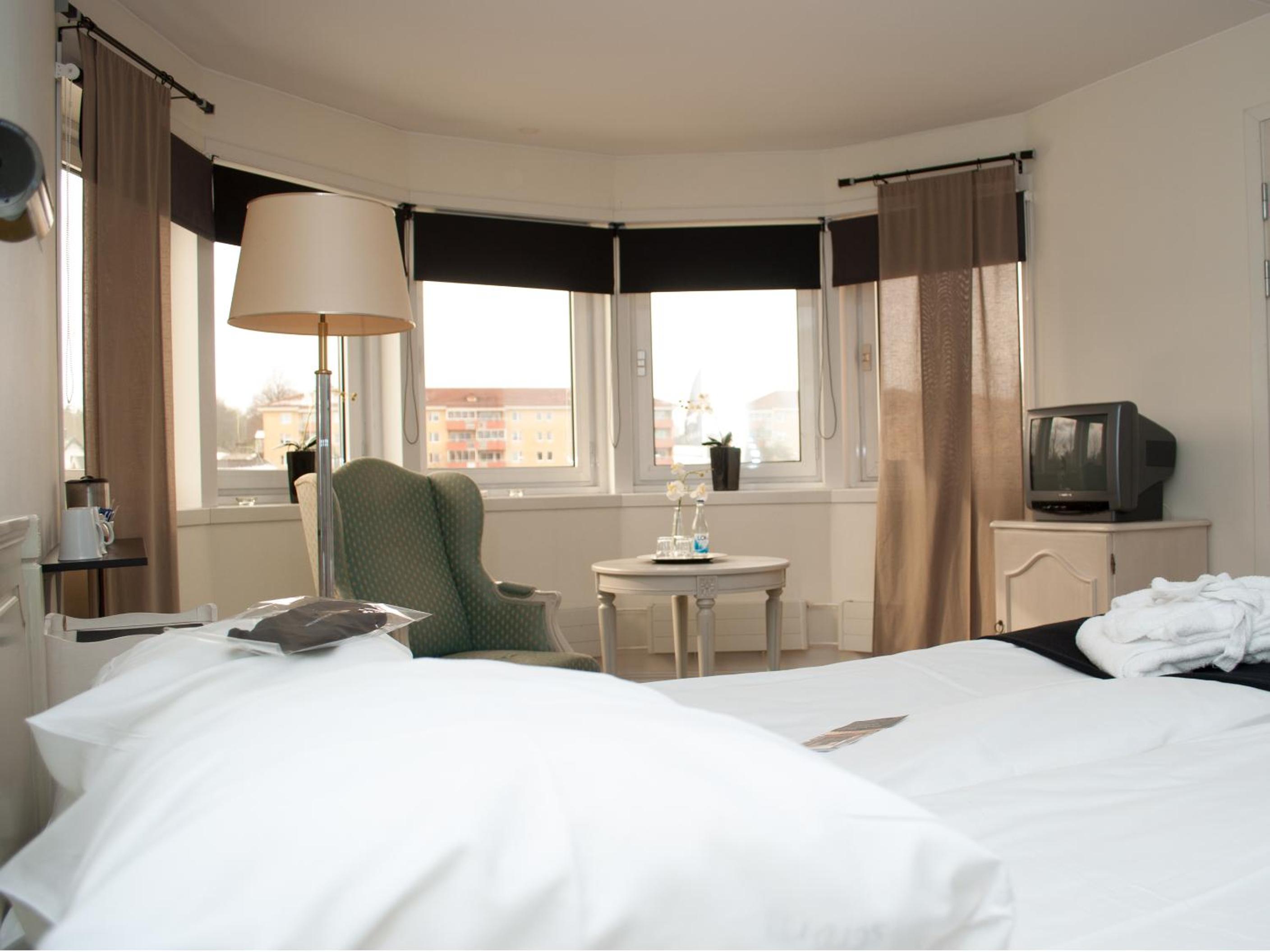Standard Double or Twin Room - Photo 11