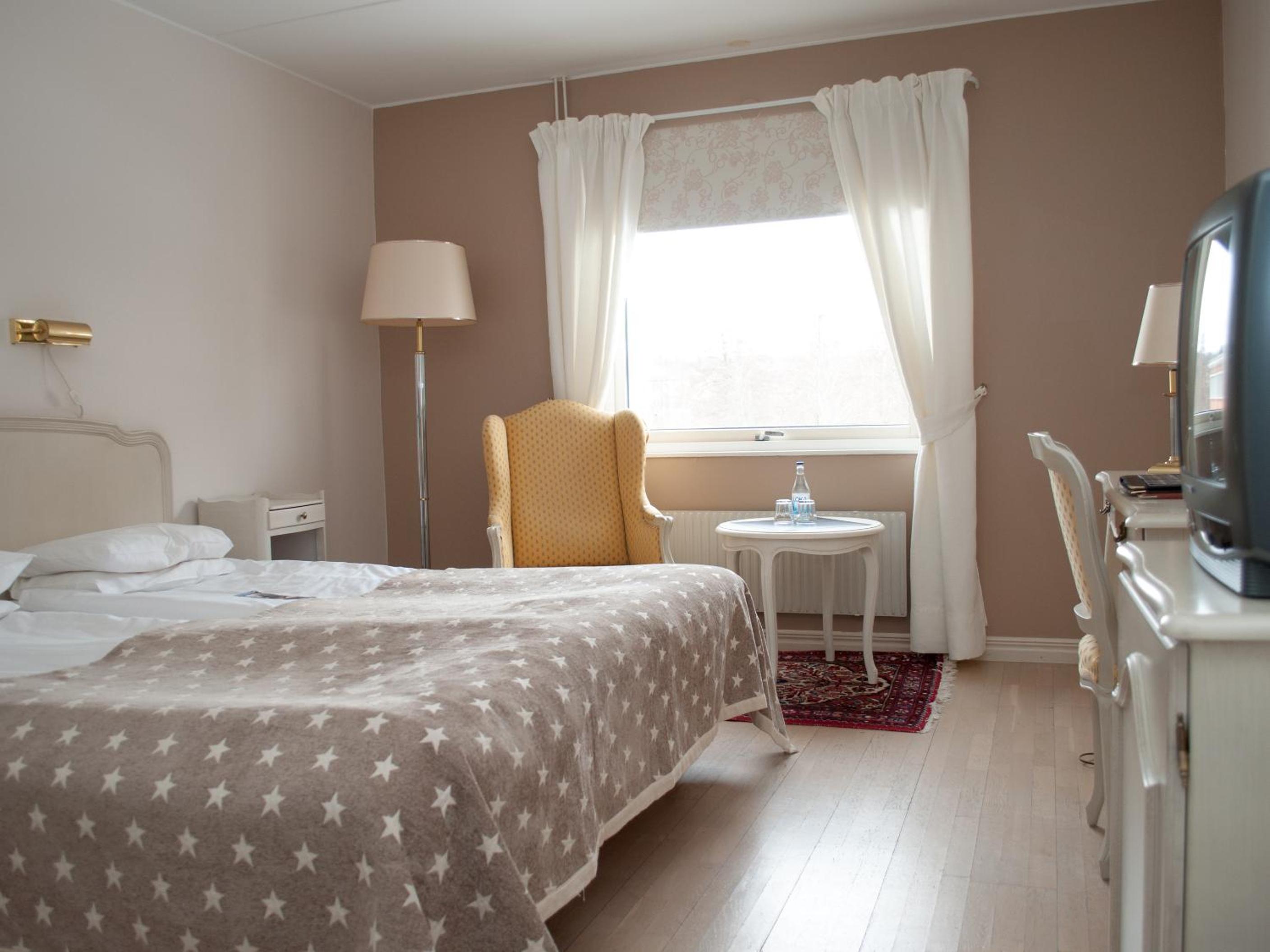 Standard Double or Twin Room - Photo 7