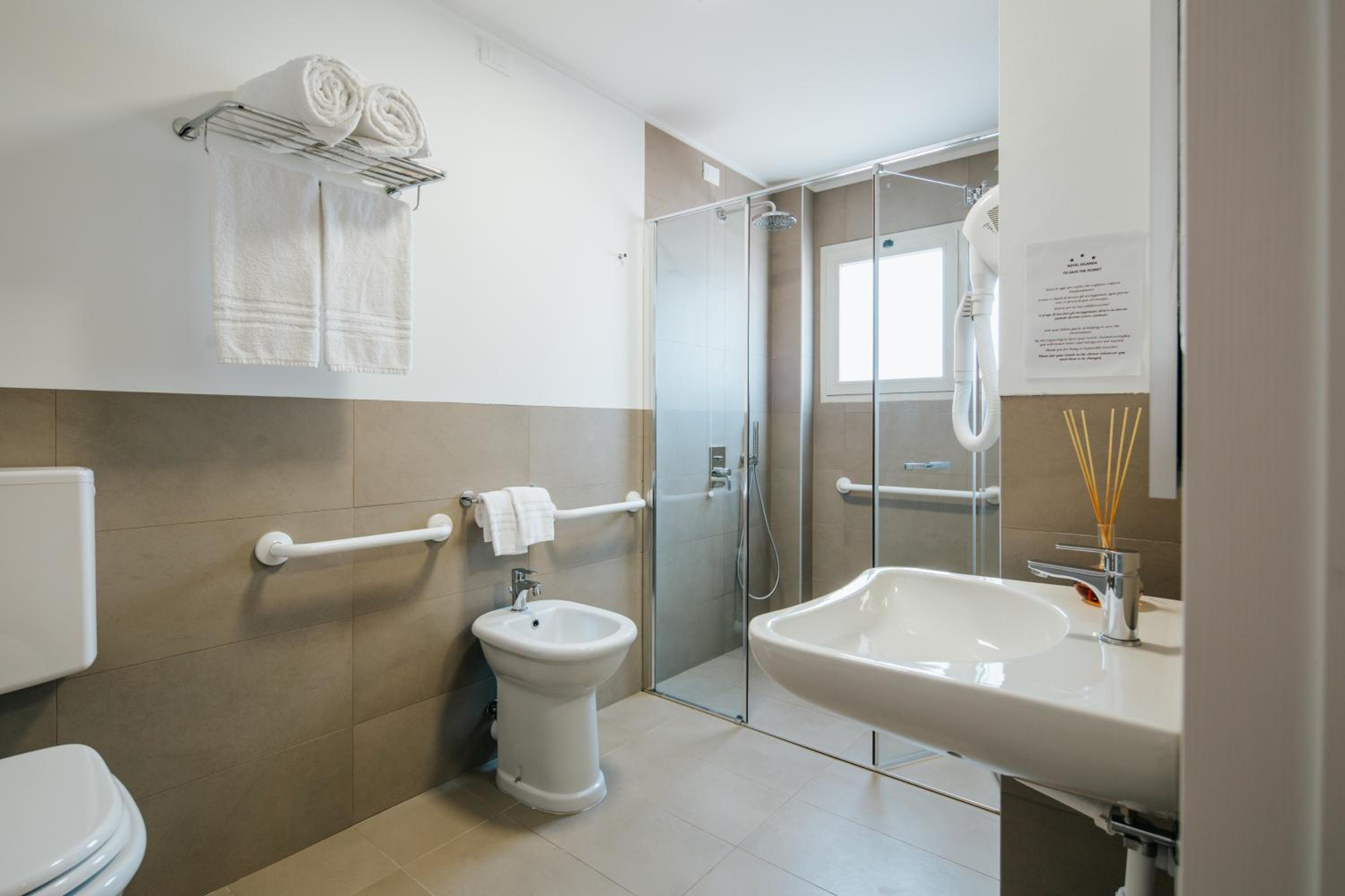 Double or Twin Room - Photo 2
