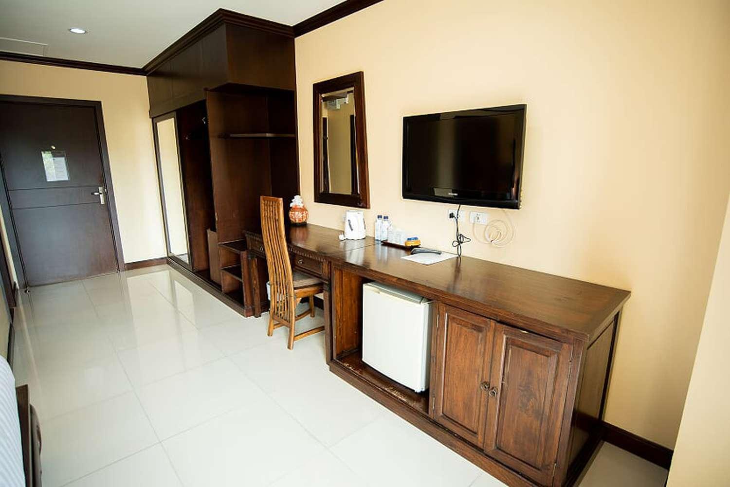 Standard Double or Twin Room with Balcony - Photo 4