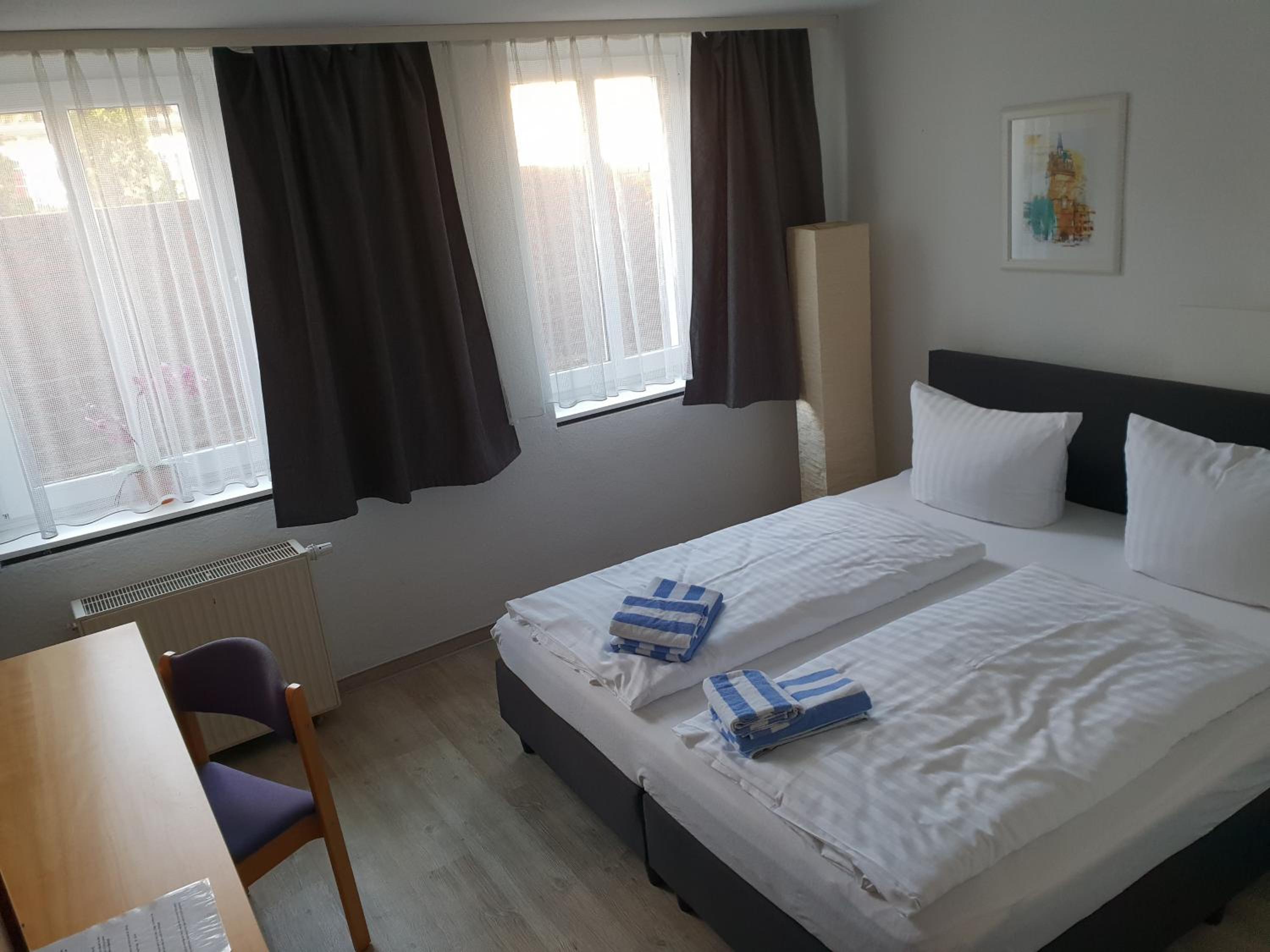 Double Room - Below Ground Level - 02 photo 2