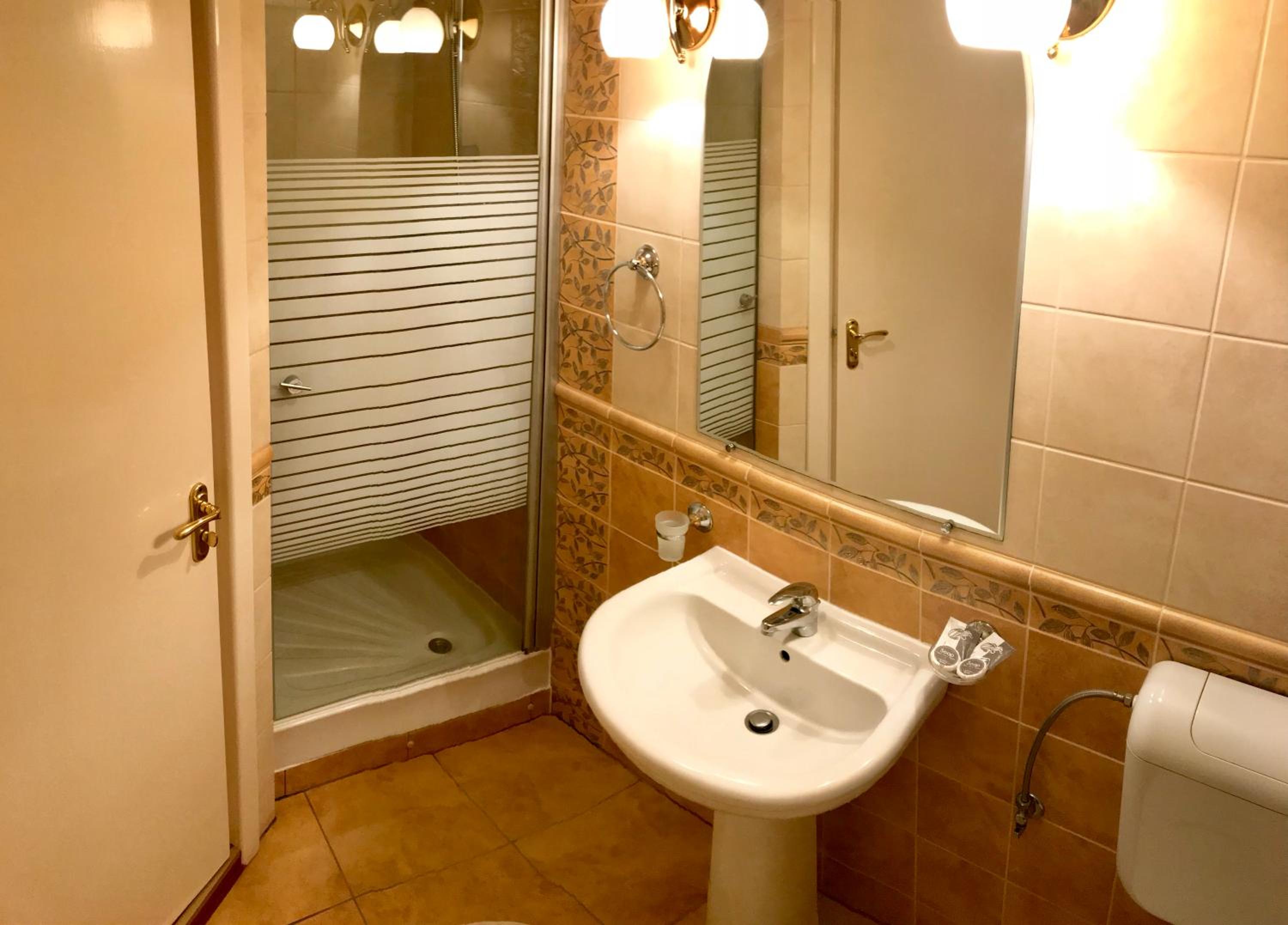 Twin Room - Photo 6