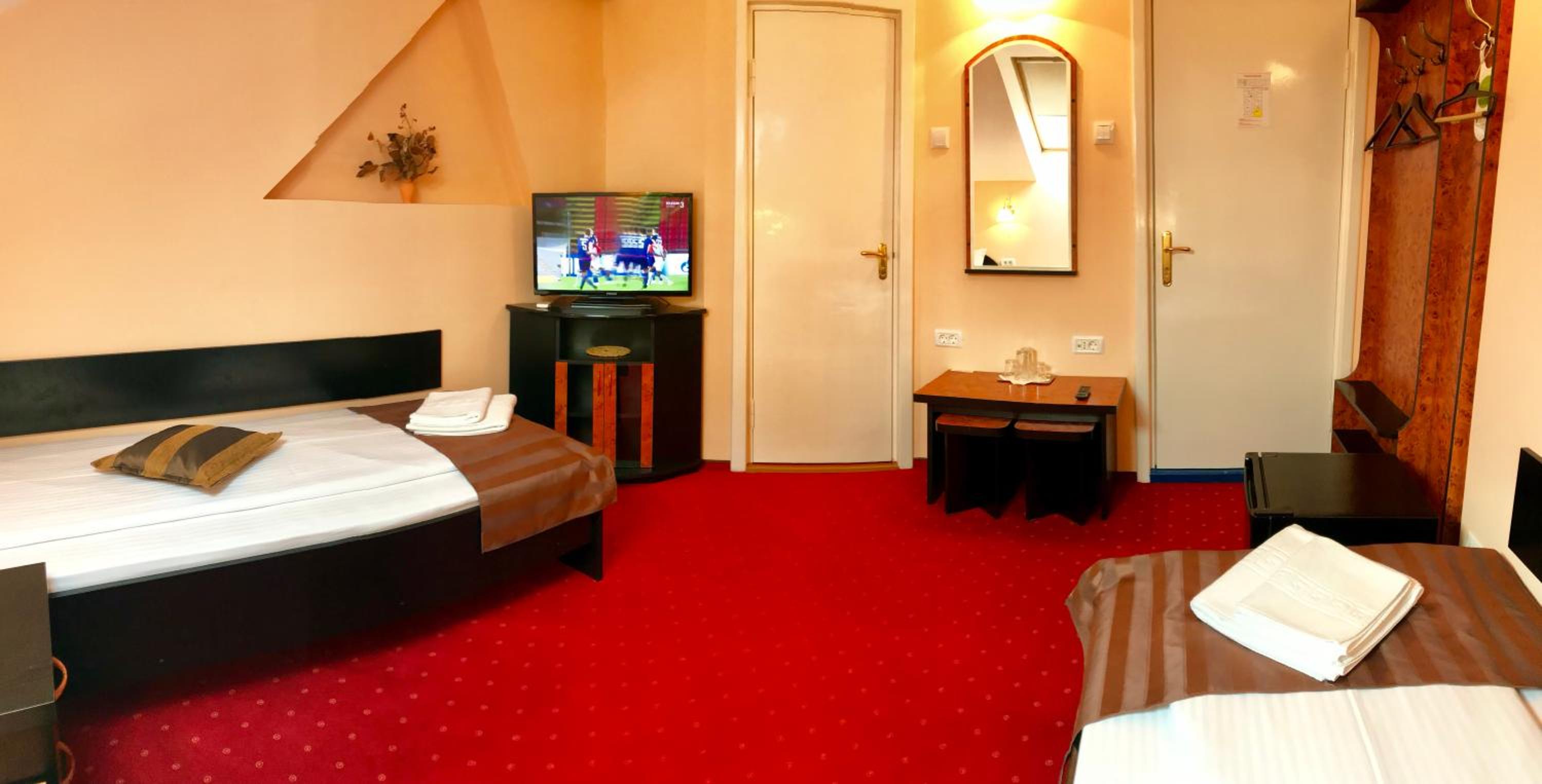 Double Room - Photo 7