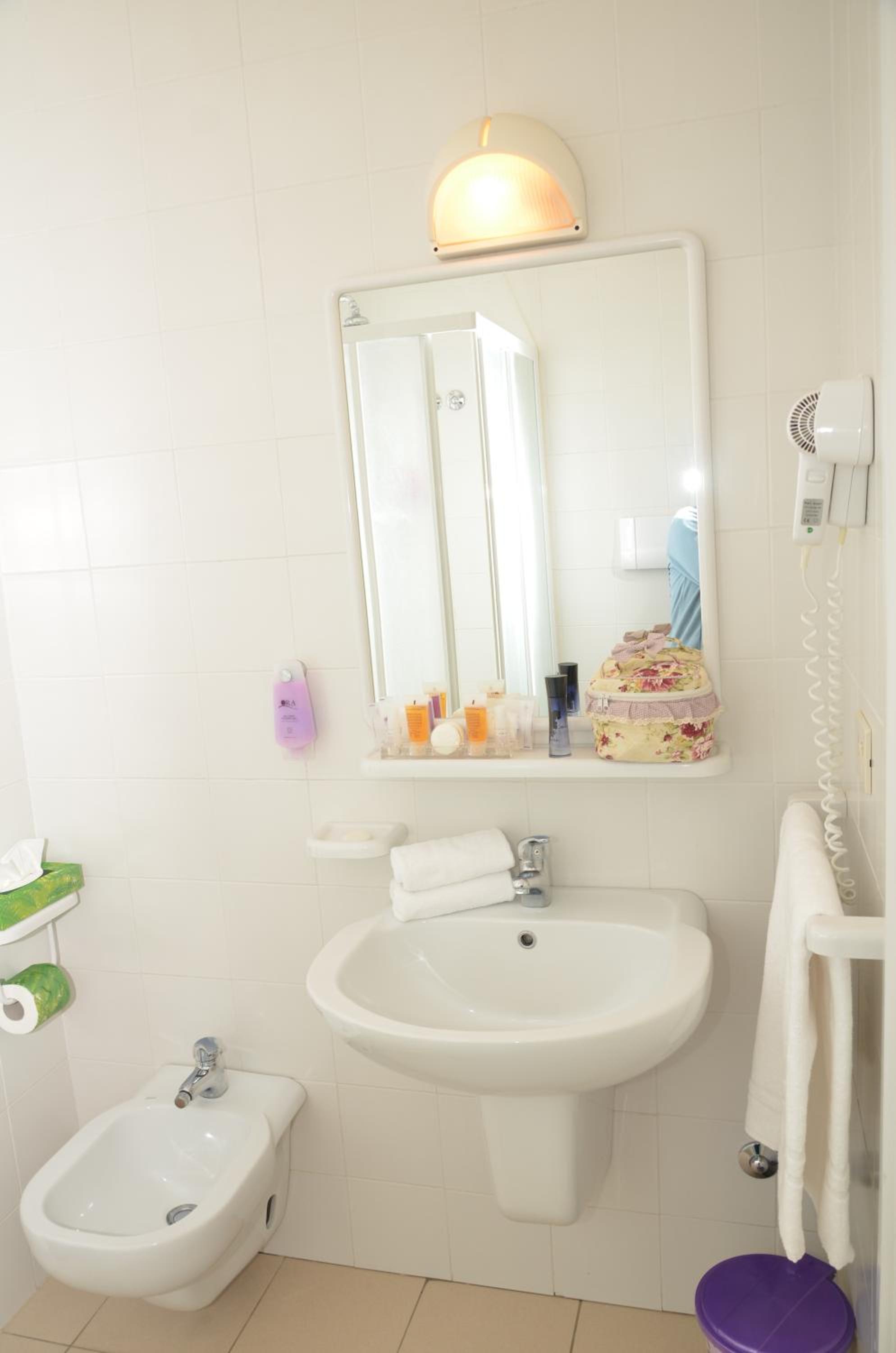 Double or Twin Room - Photo 3