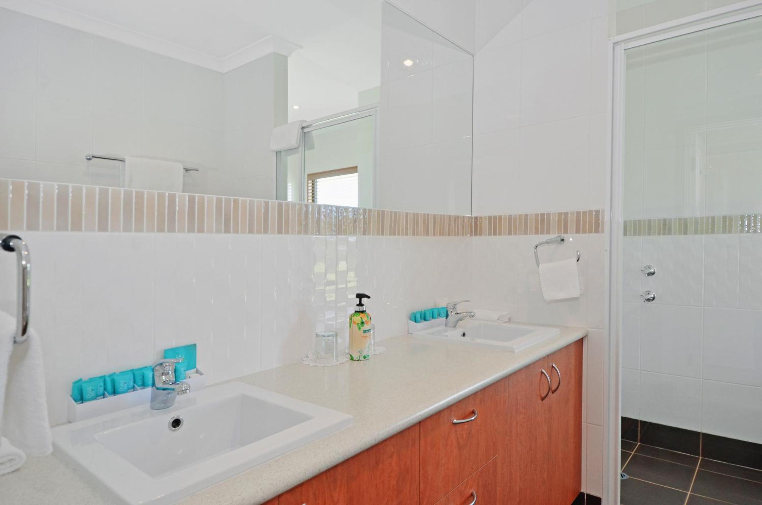 King Suite with Spa Bath photo 3
