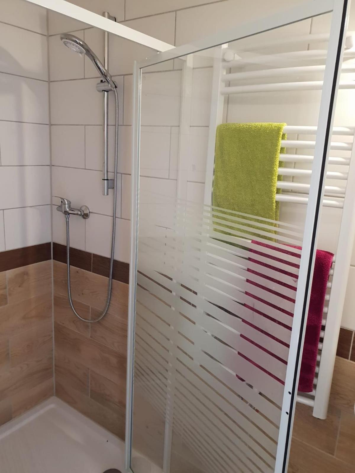 Double Room with Private Bathroom - Photo 3