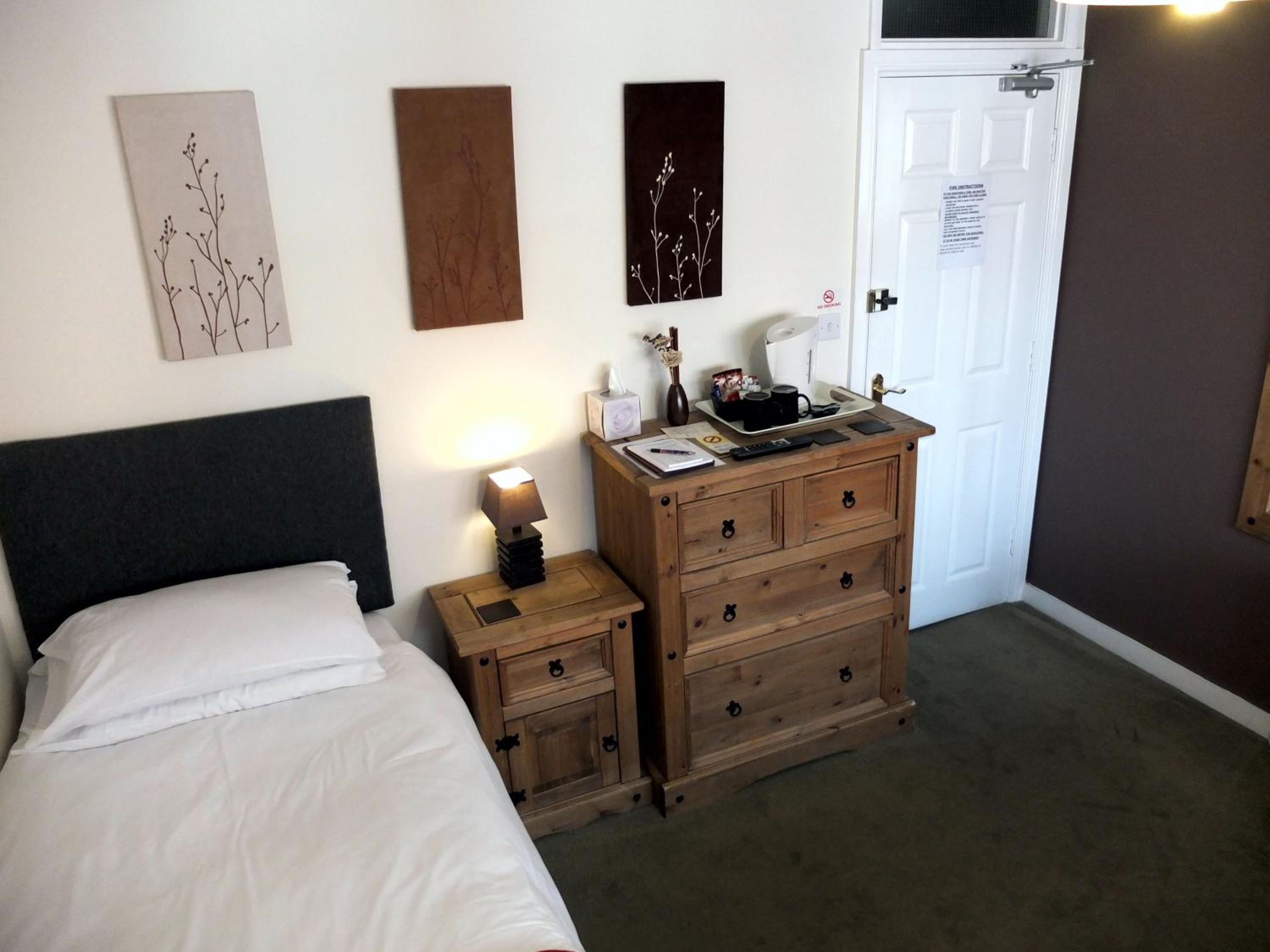 Standard Twin Room - Photo 1