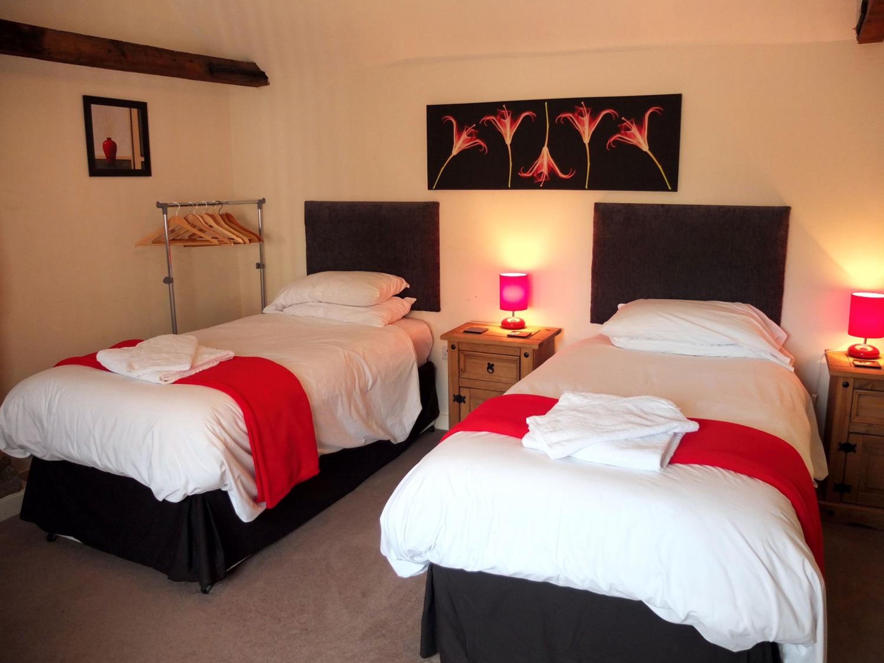 Standard Twin Room - Photo 2