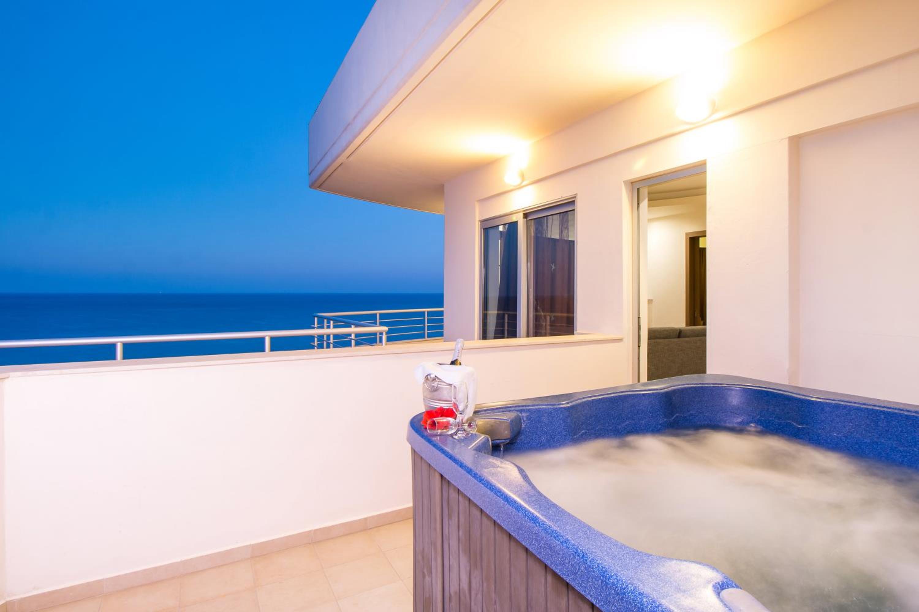 Panoramic Suite with Sea view & Outdoor Jet-bath - Photo 3
