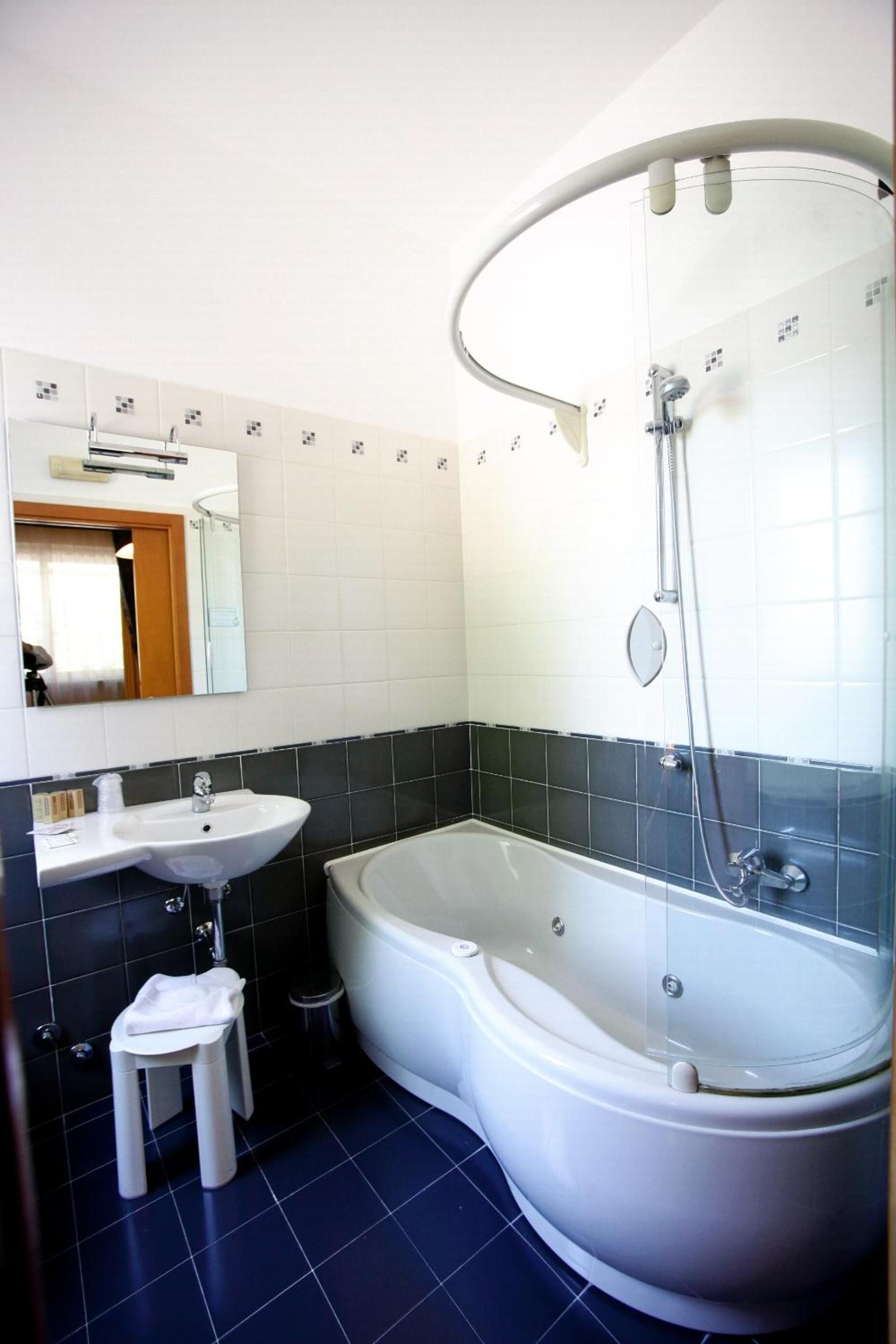 Double Room - Photo 5