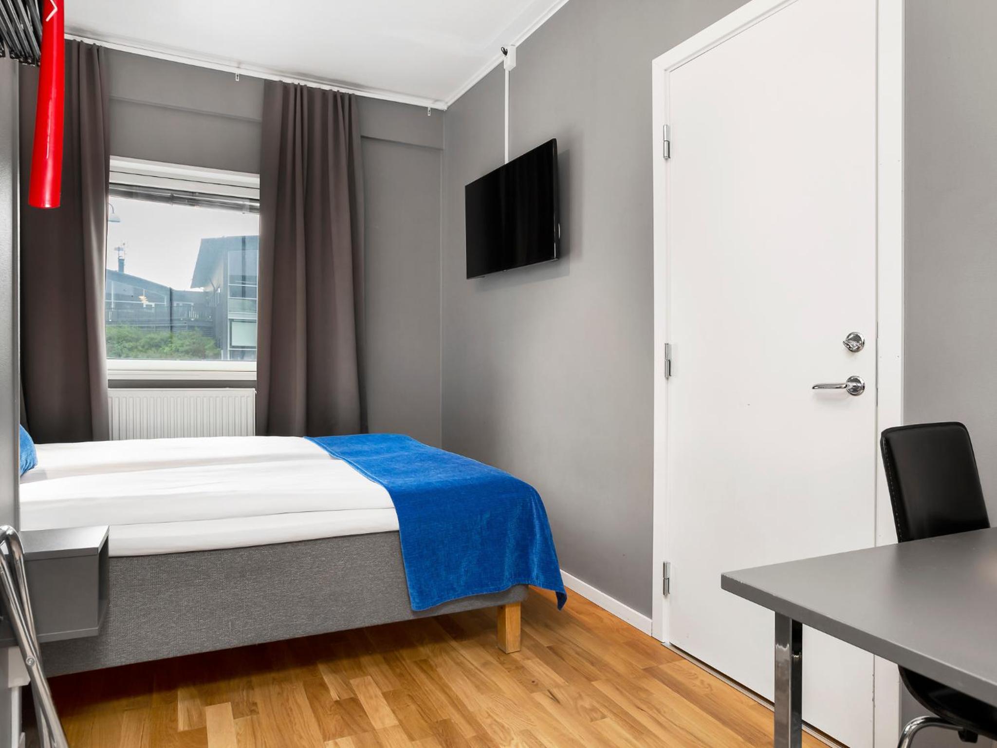 Economy Twin Room - Photo 2