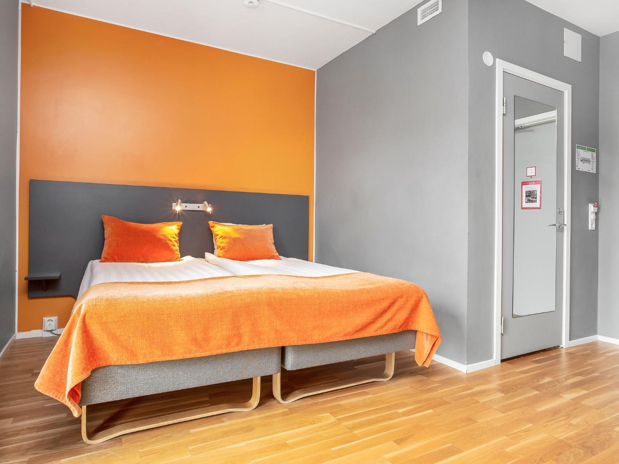 Economy Twin Room - Photo 3