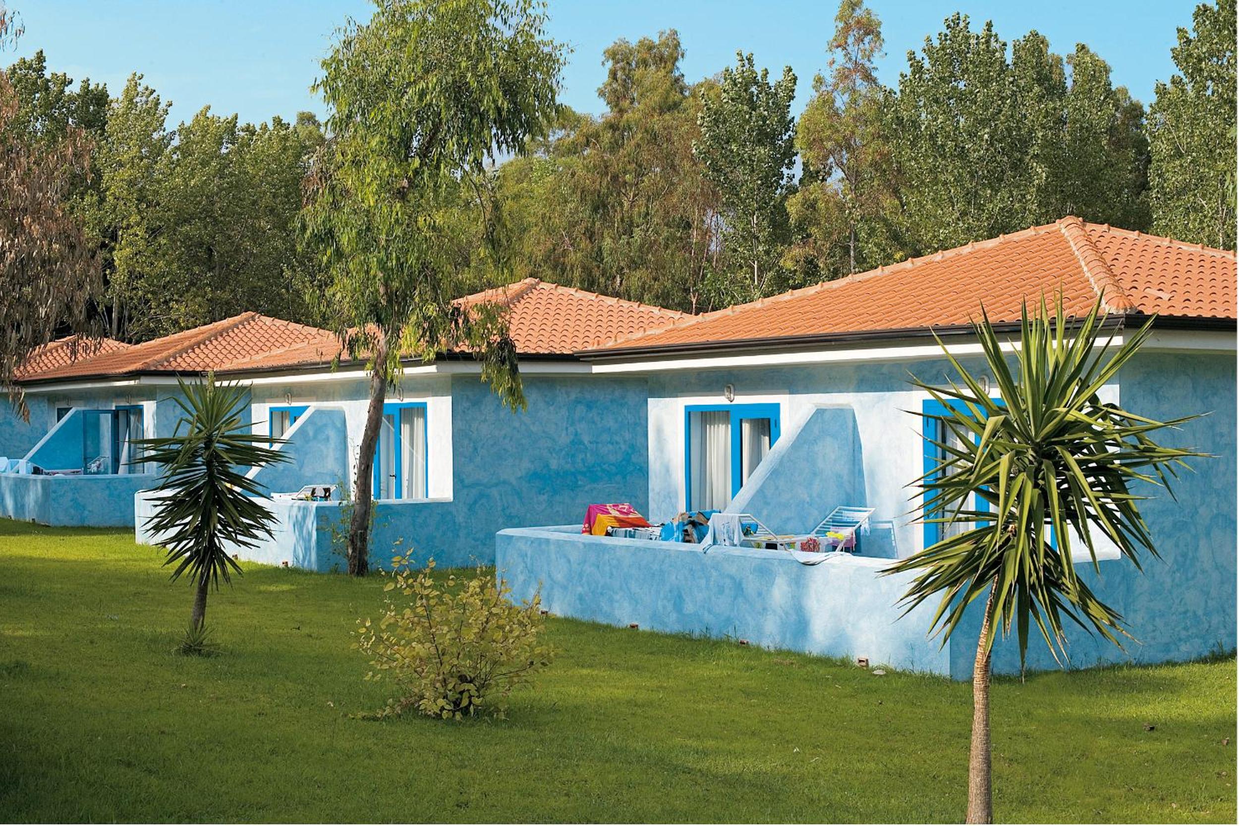 Double Room with Extra Bed (2 Adults + 1 Child) photo 3