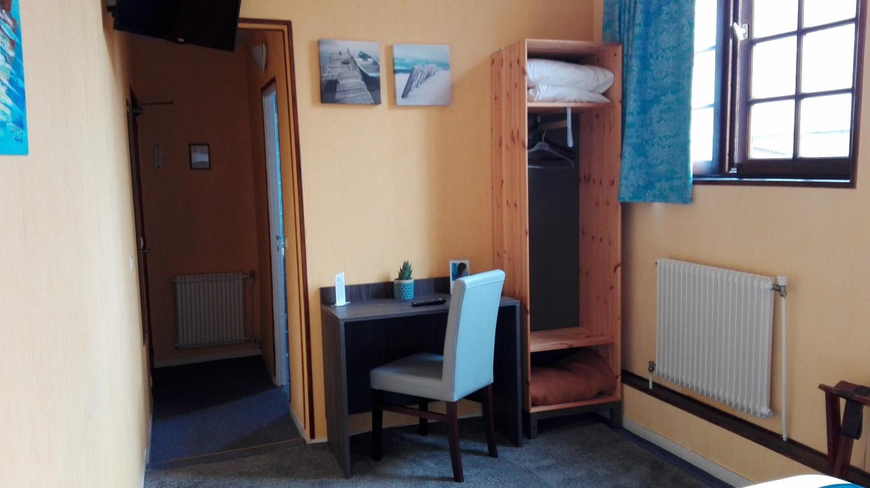 Economy Double Room photo 3