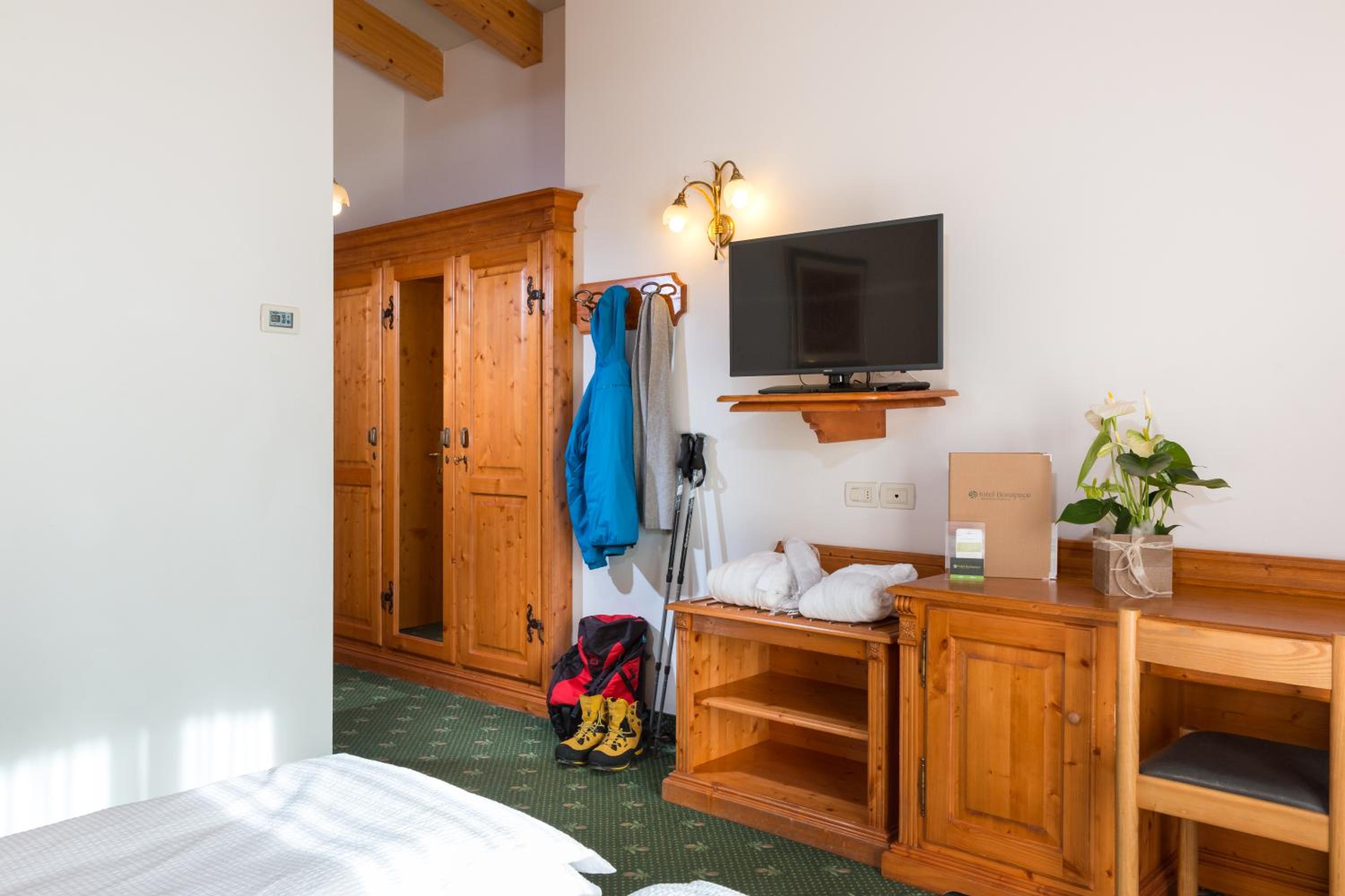Standard Double or Twin Room - Photo 4