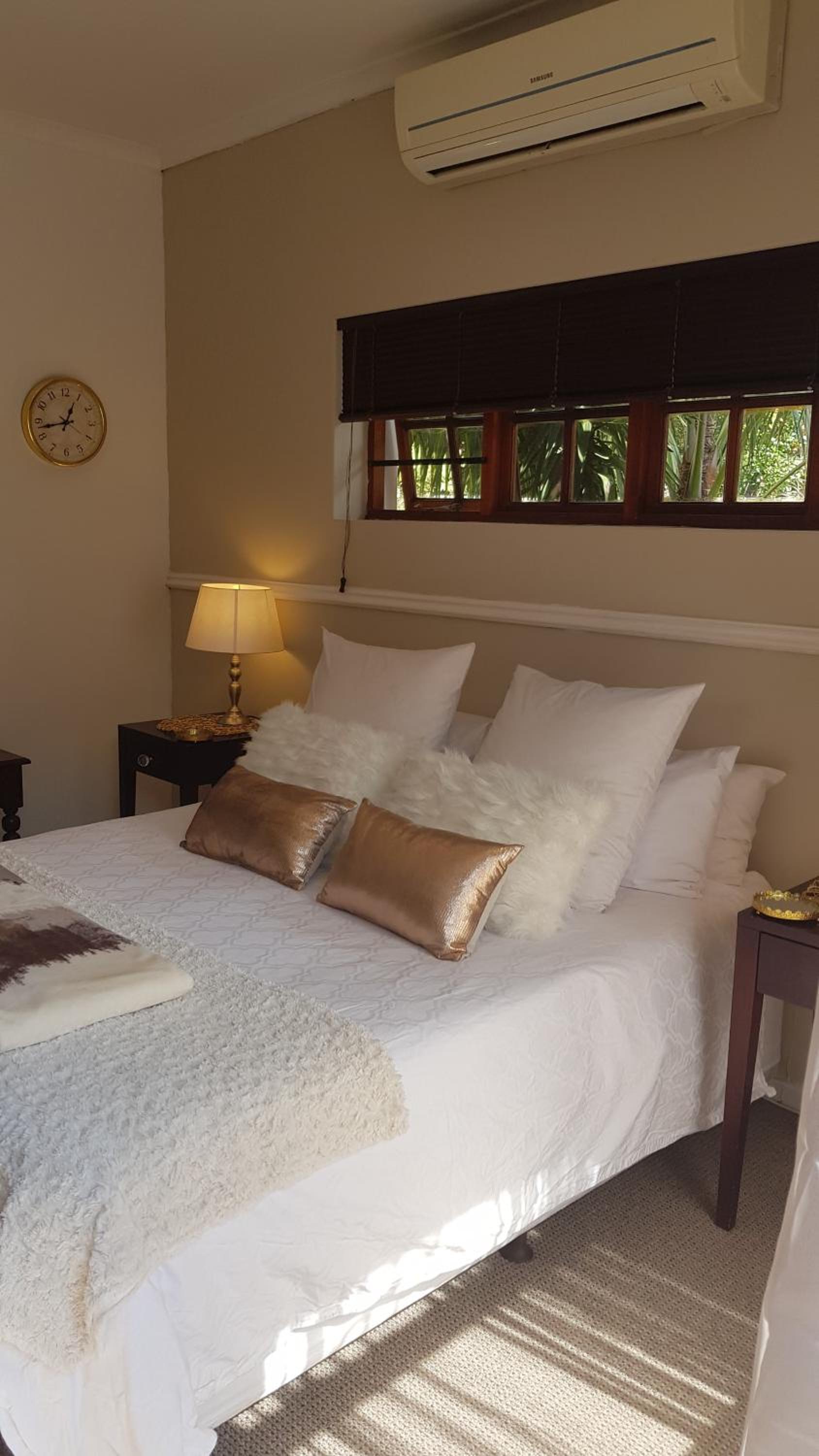 Suite with Pool View - Photo 6