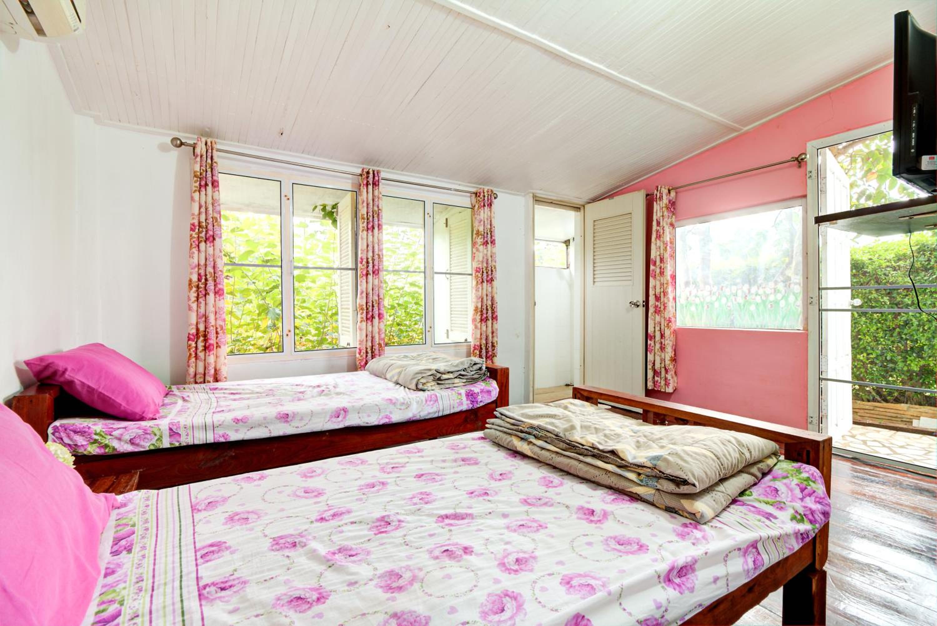 One-Bedroom House photo 1