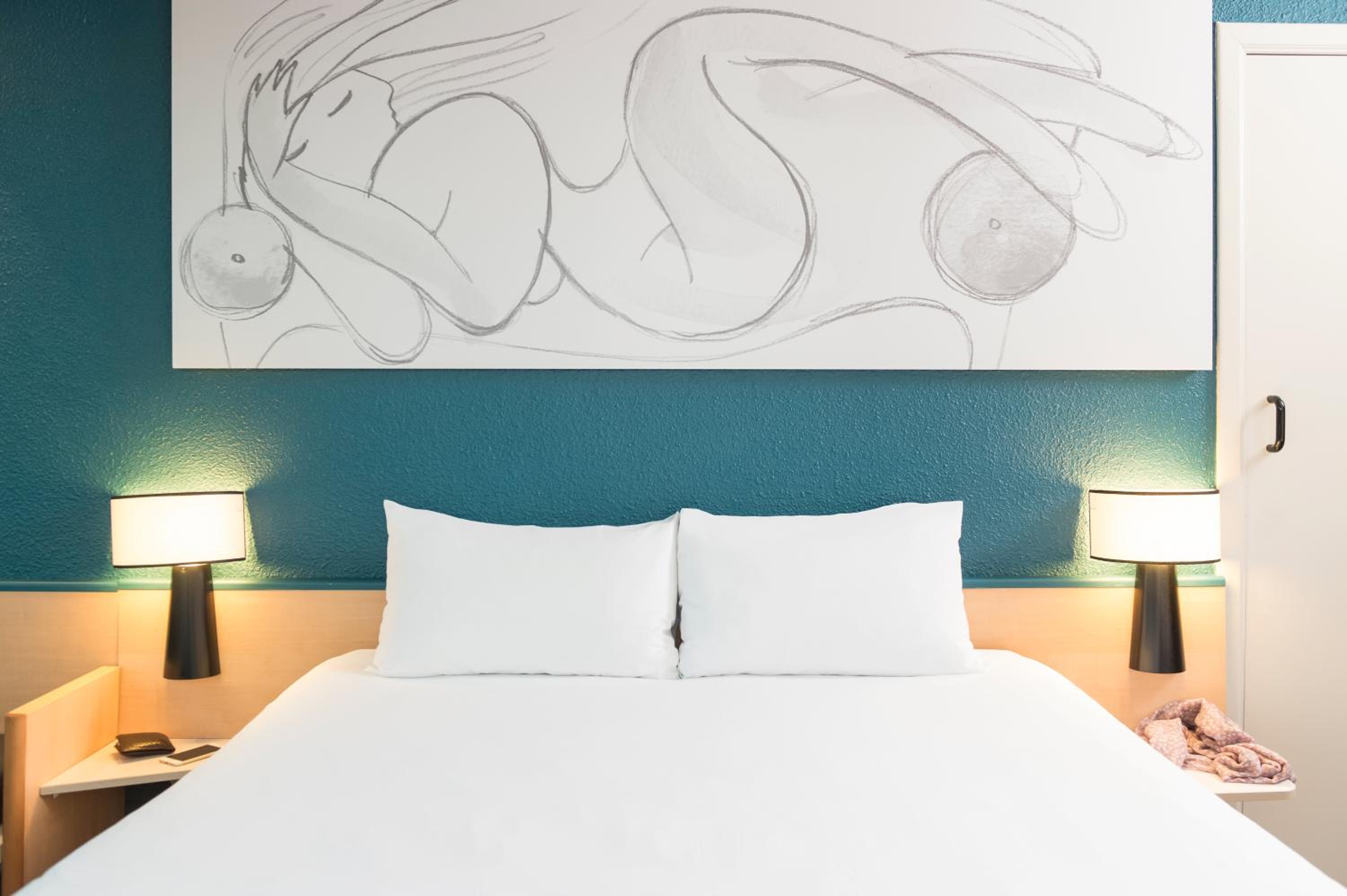 Standard One Double Bed - Photo 1