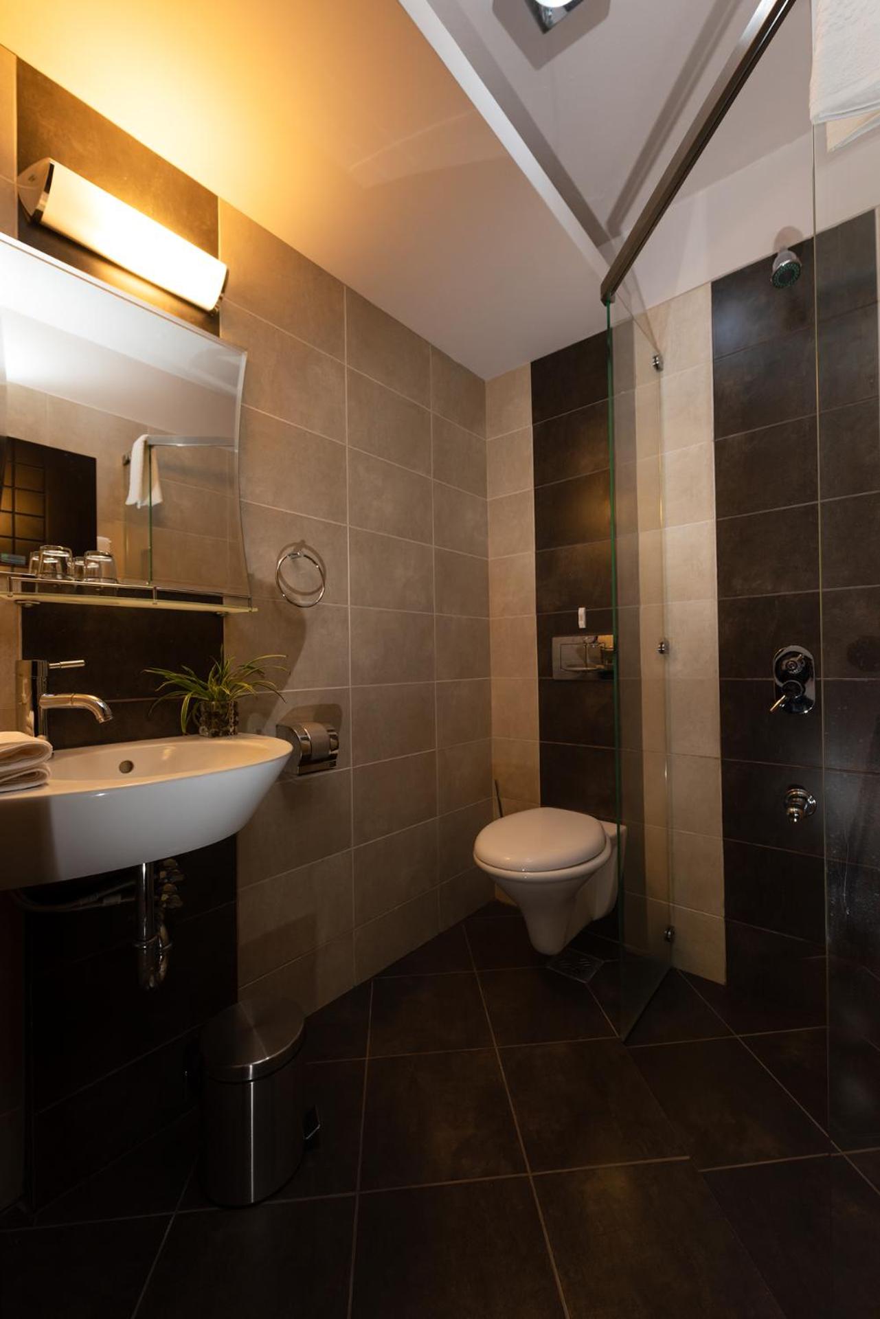 Deluxe Double Room - Photo 8