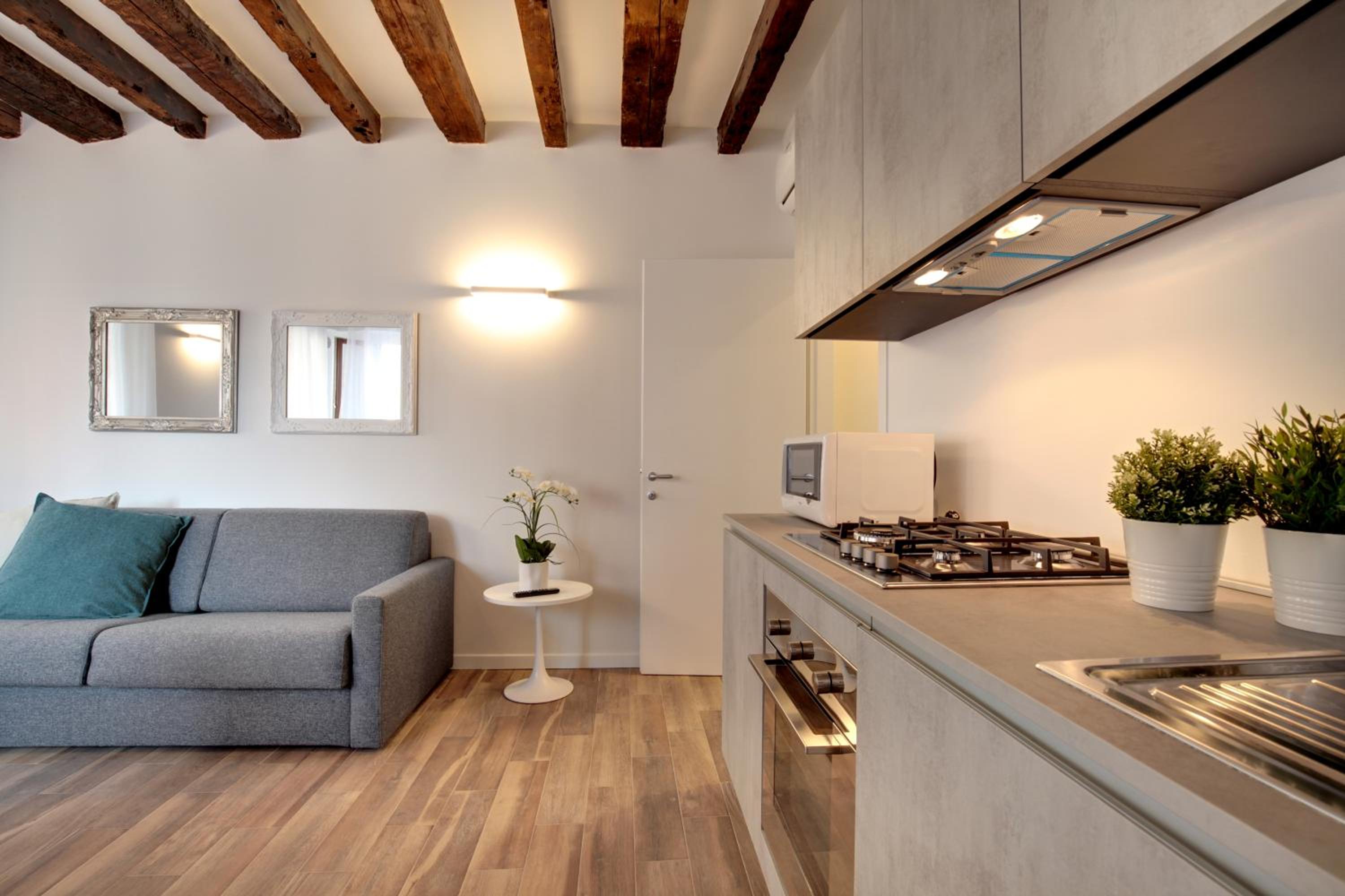 Apartment with Canal View photo 3