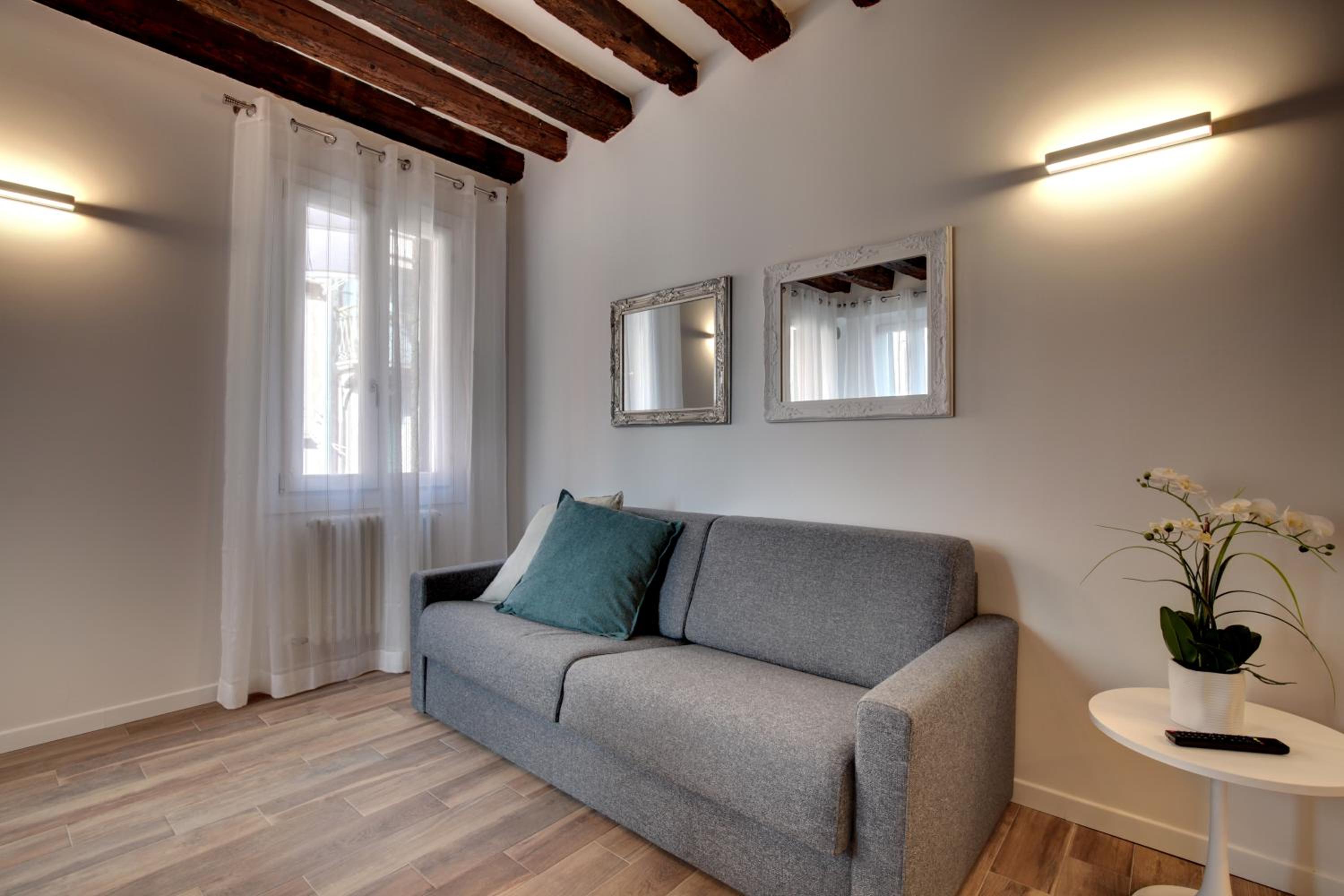Apartment with Canal View photo 2