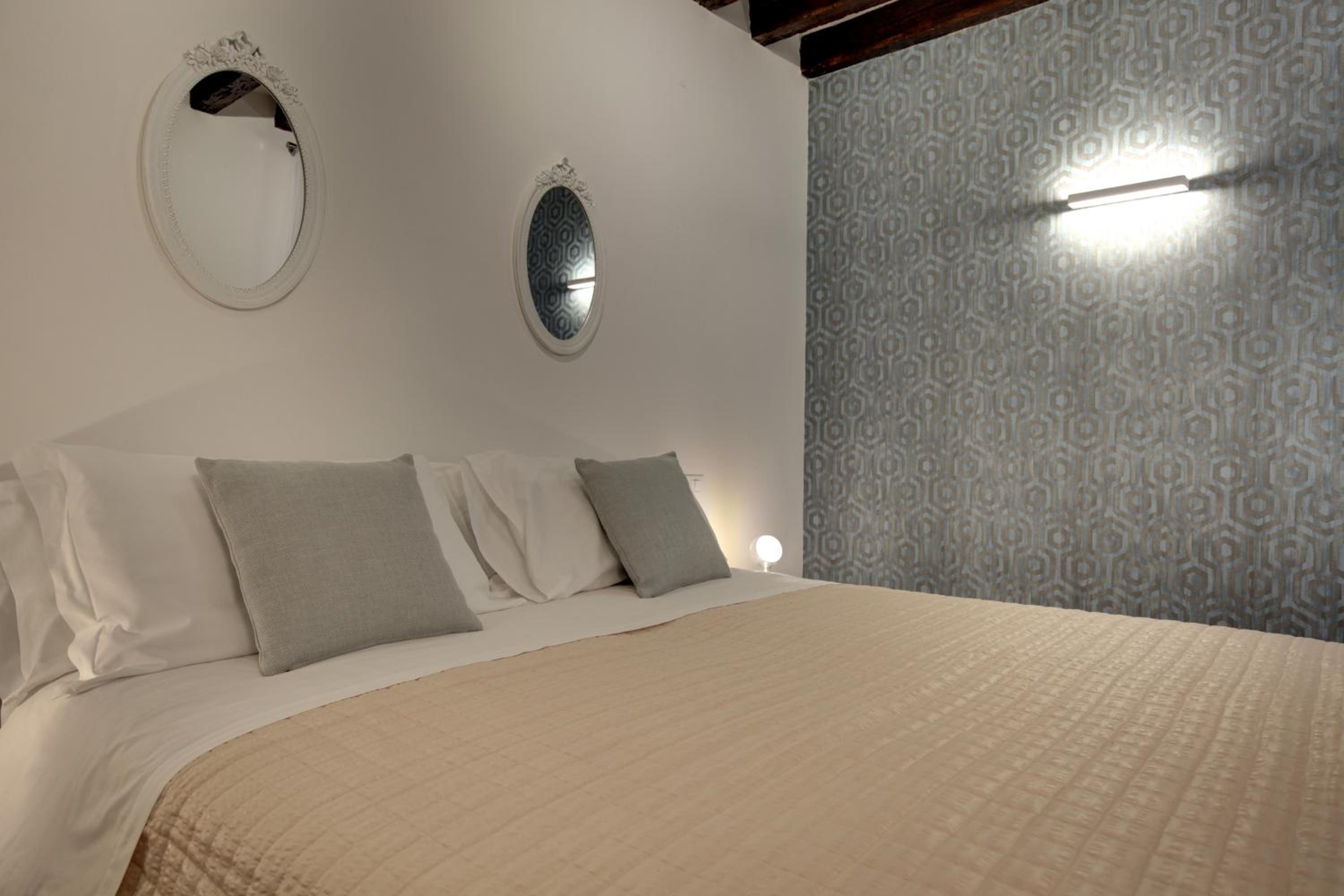 Apartment with Canal View photo 3