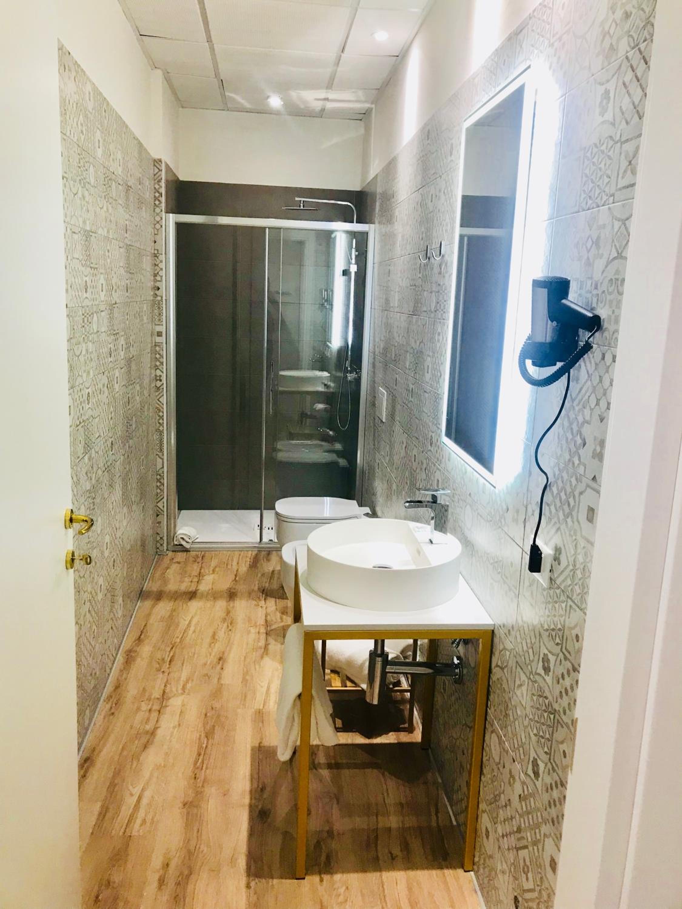 Deluxe Junior Suite with Spa Access - Photo 4