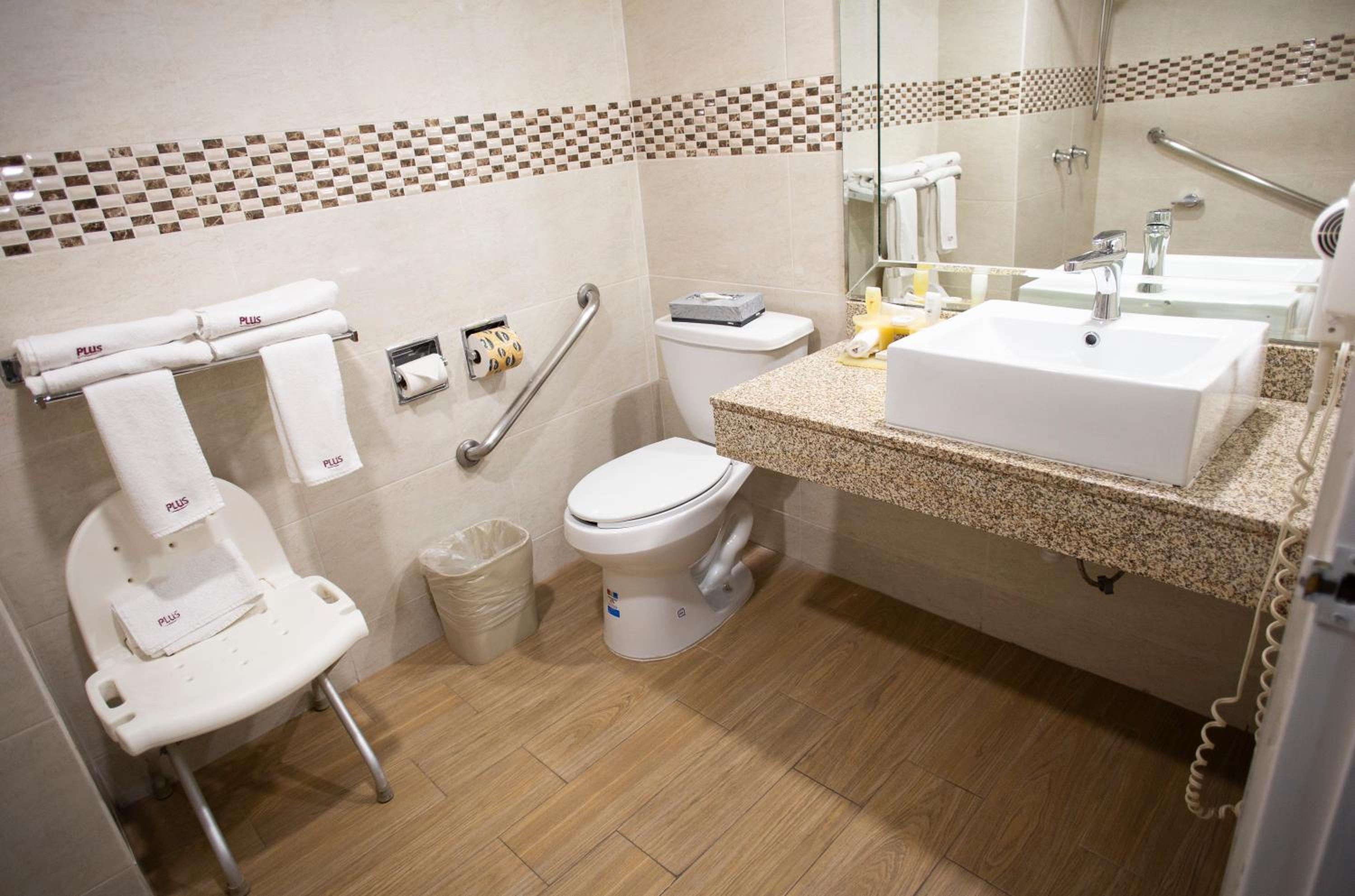 Accessible King Room - Non Smoking - Photo 3