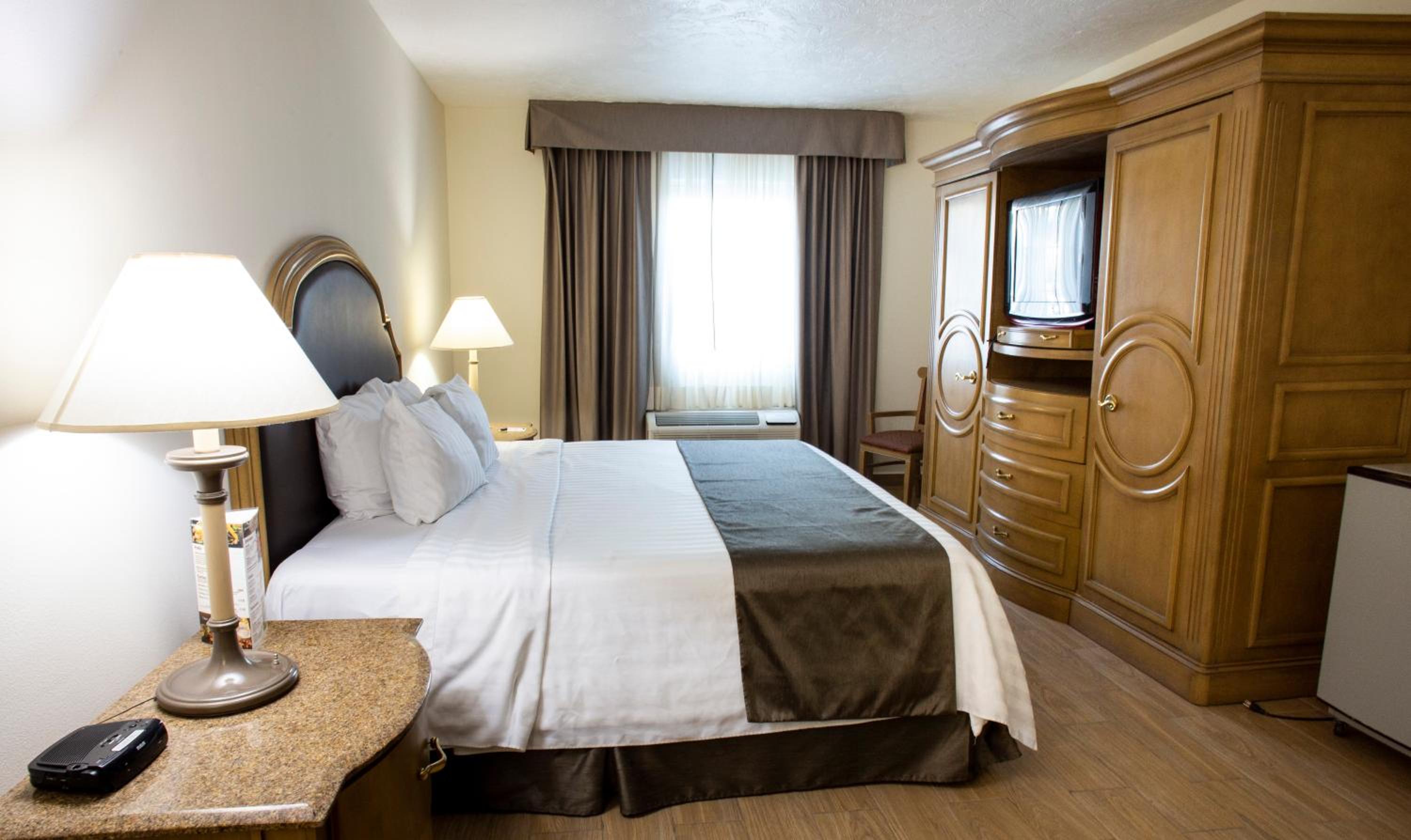 Accessible King Room - Non Smoking - Photo 4